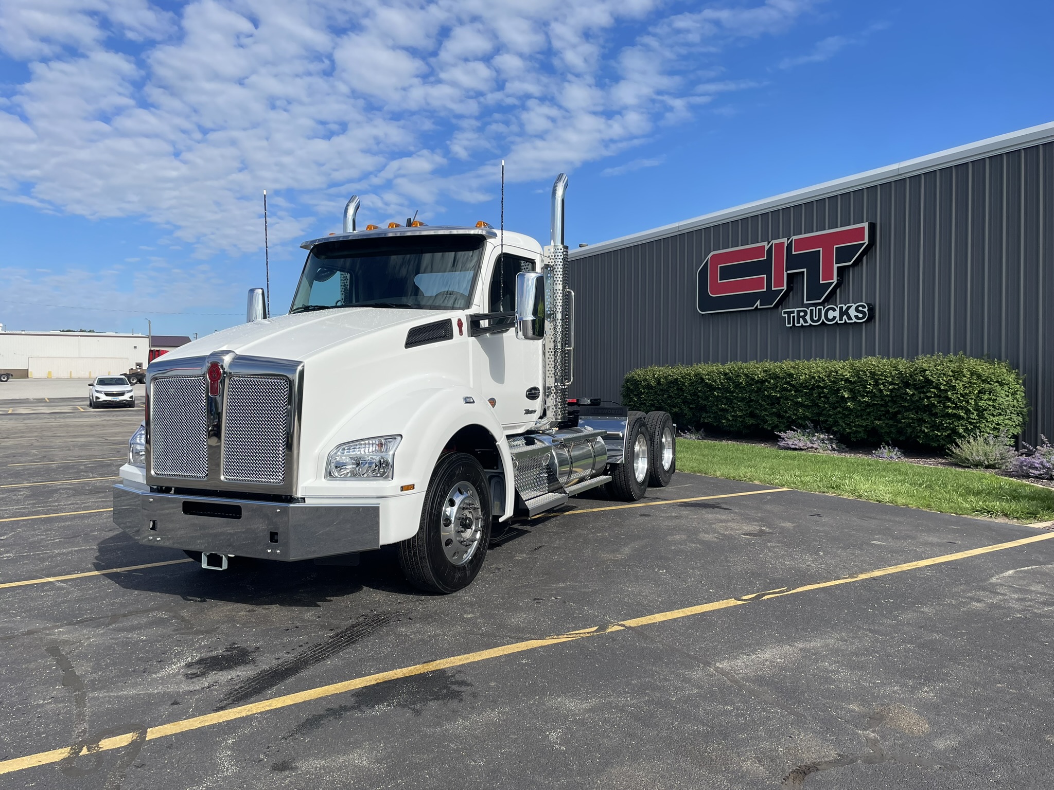 IMG_1428 NEW 2027 KENWORTH T880 DAY CAB - CIT TRUCKS