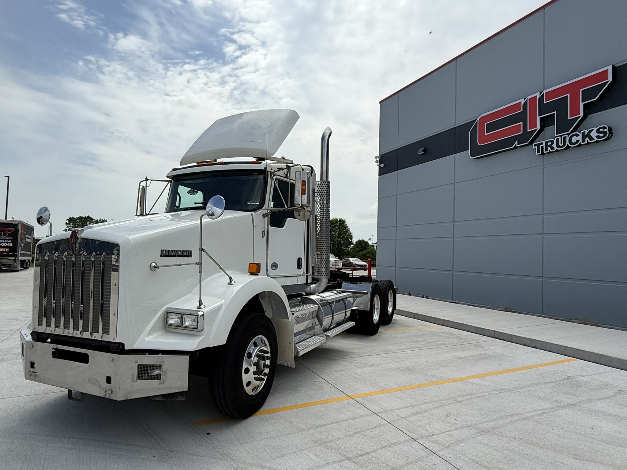 2017 KENWORTH T800 2017 KENWORTH T800 - image 1 of 6