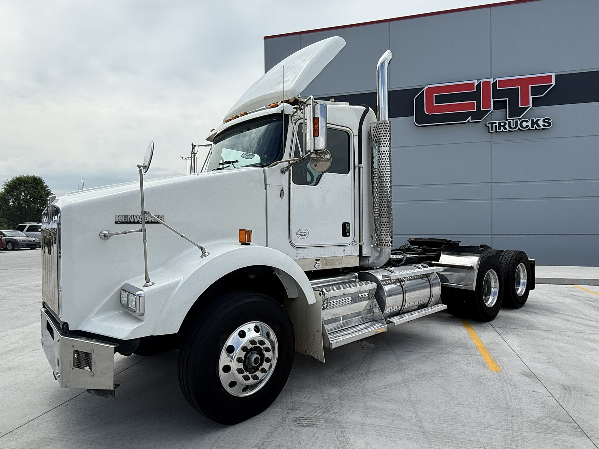 2017 KENWORTH T800 2017 KENWORTH T800 - image 2 of 6