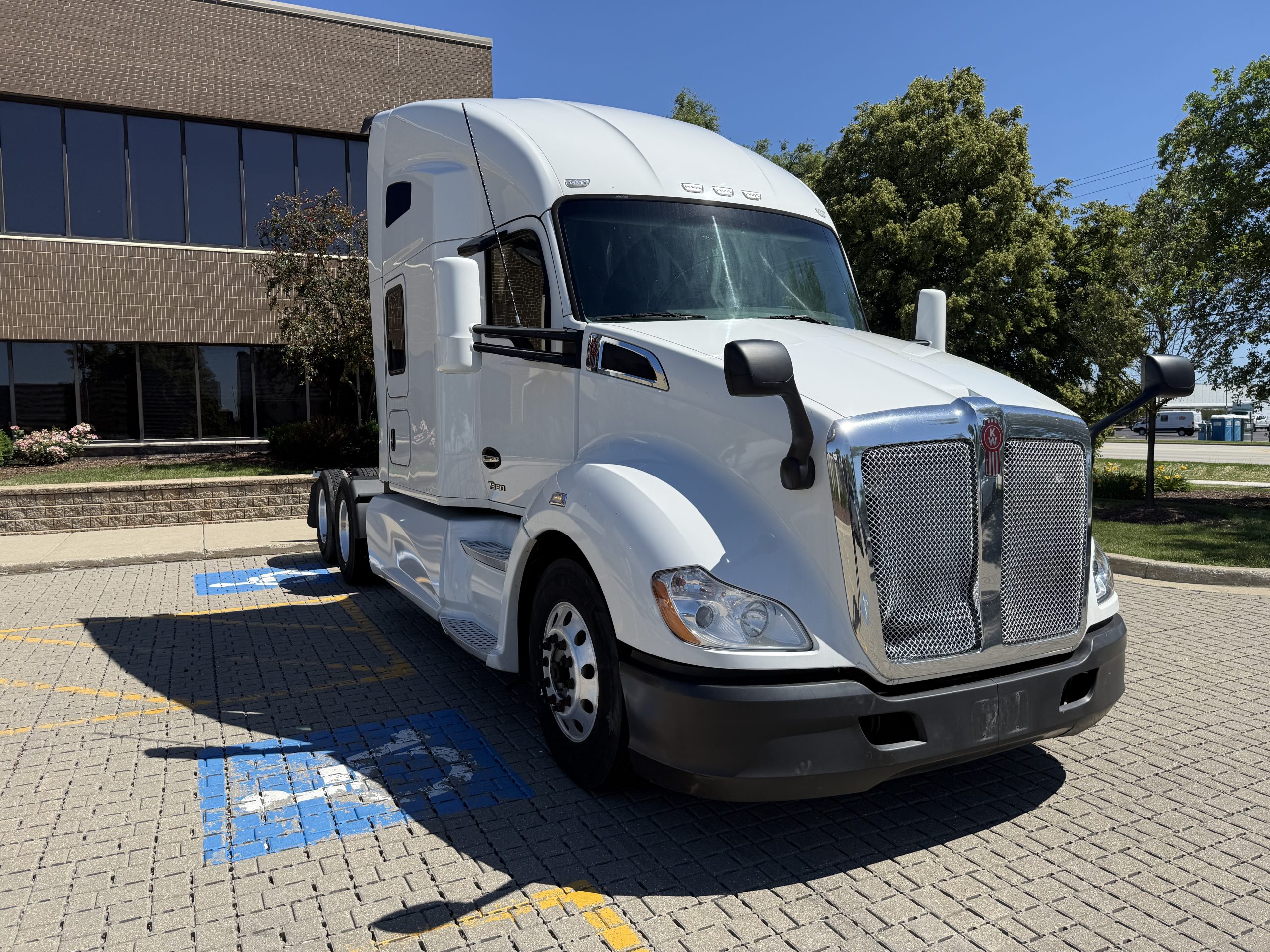 2022 KENWORTH T680 2022 KENWORTH T680 - image 3 of 6