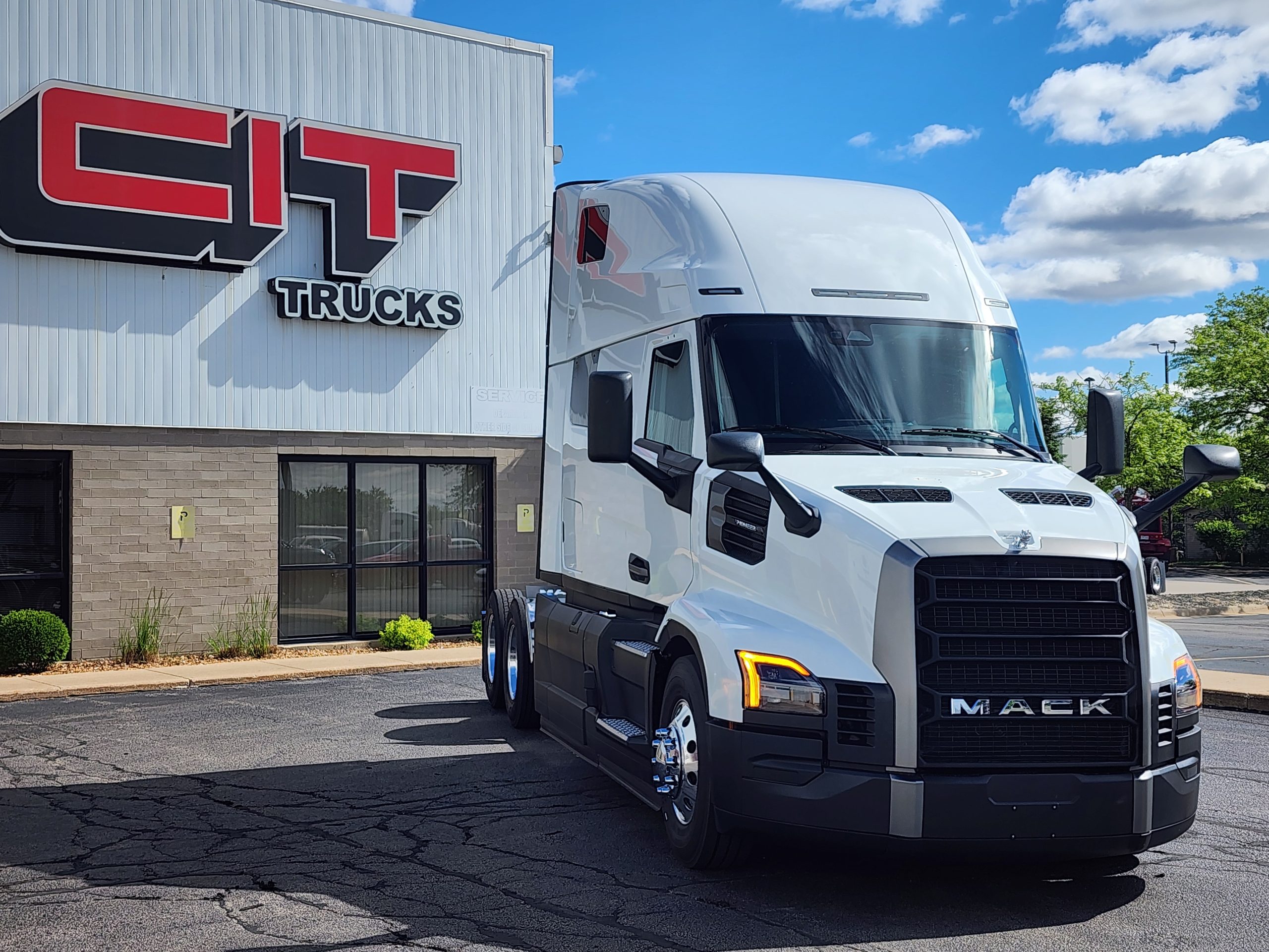 NEW 2027 MACK CXU NEW 2027 MACK CXU - image 3 of 6