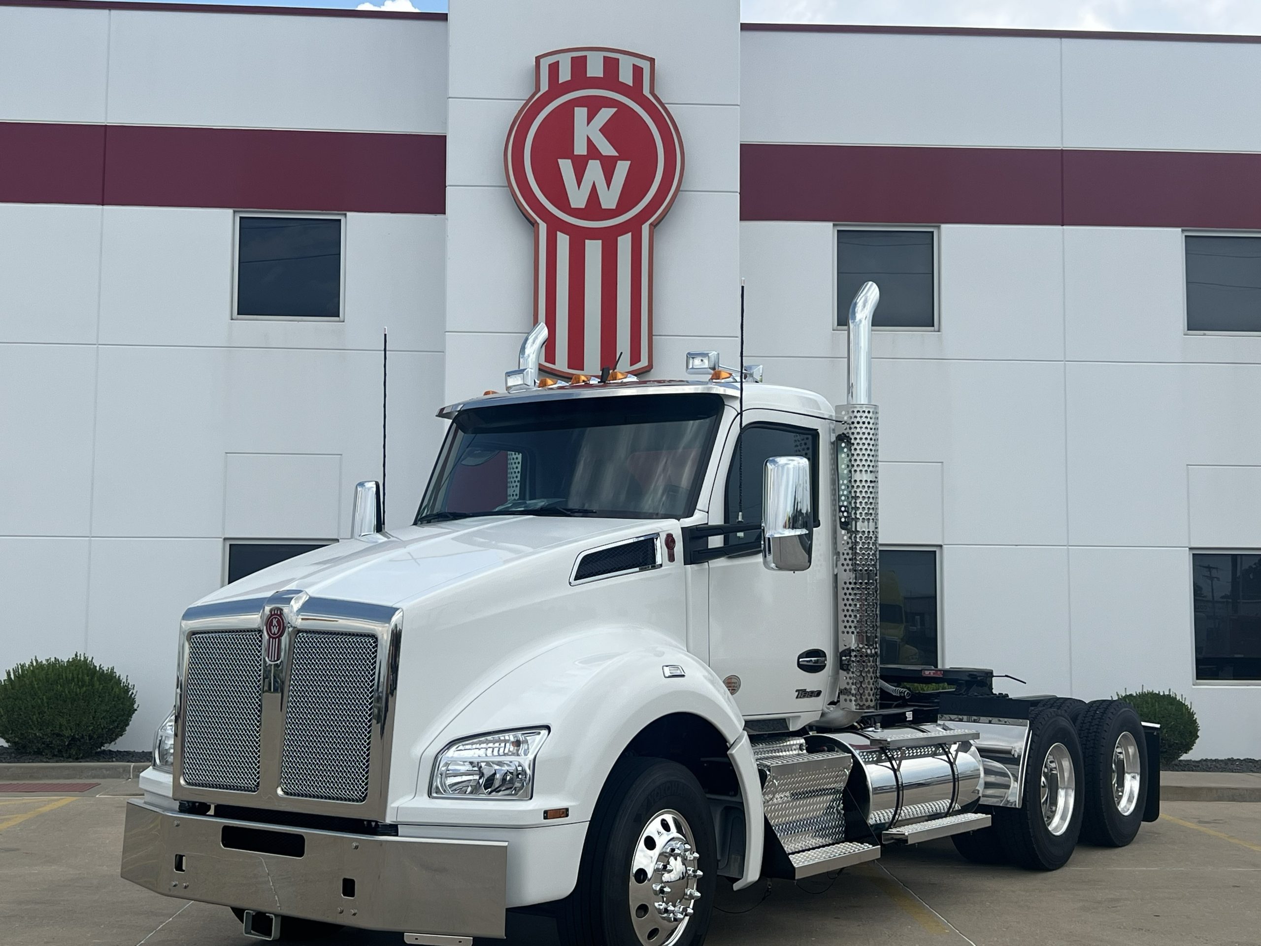 IMG_20260708_144618 NEW 2027 KENWORTH T880 DAY CAB - CIT TRUCKS