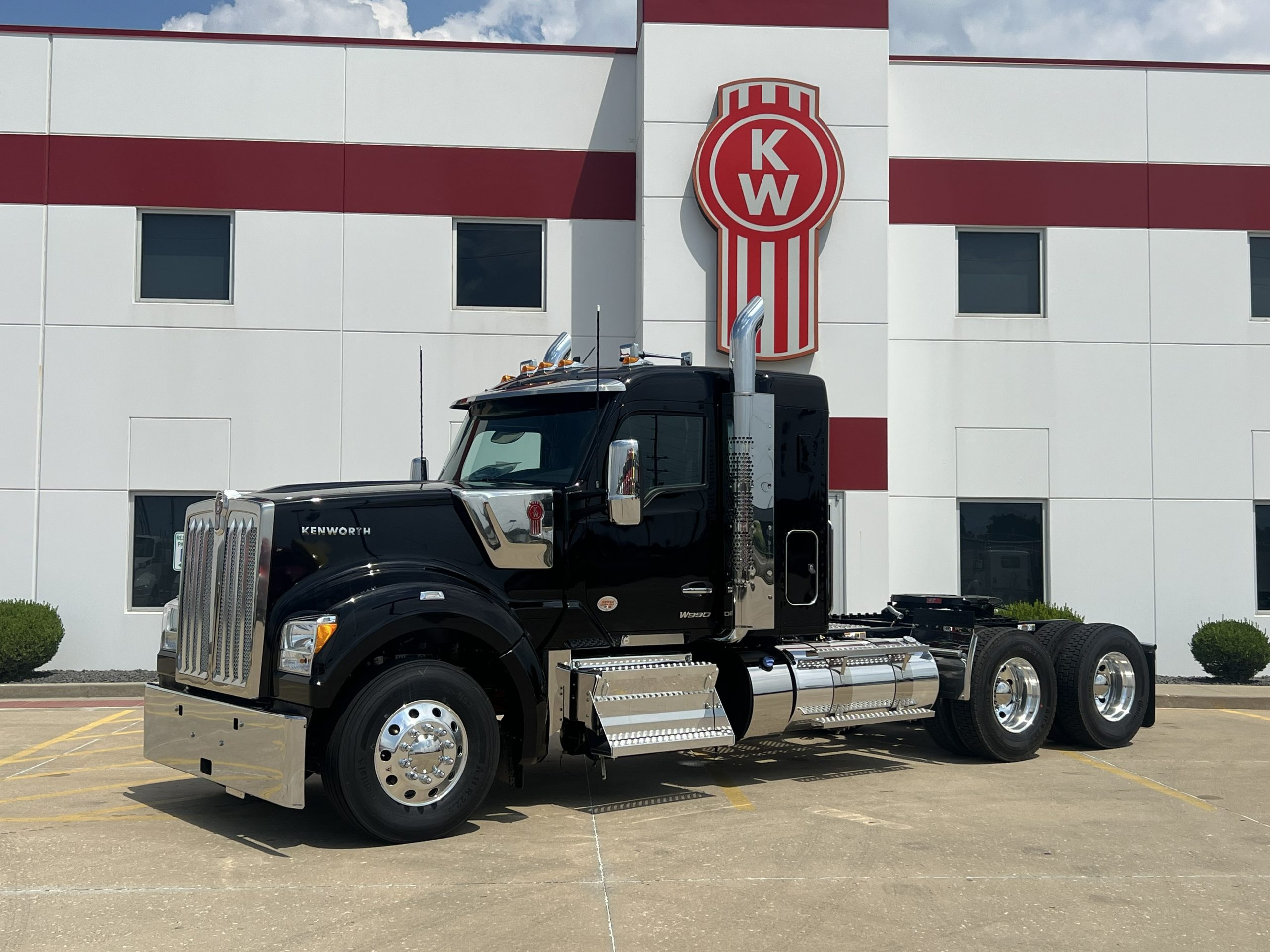 IMG_20260708_150137 NEW 2027 KENWORTH W990 SLEEPER - CIT TRUCKS