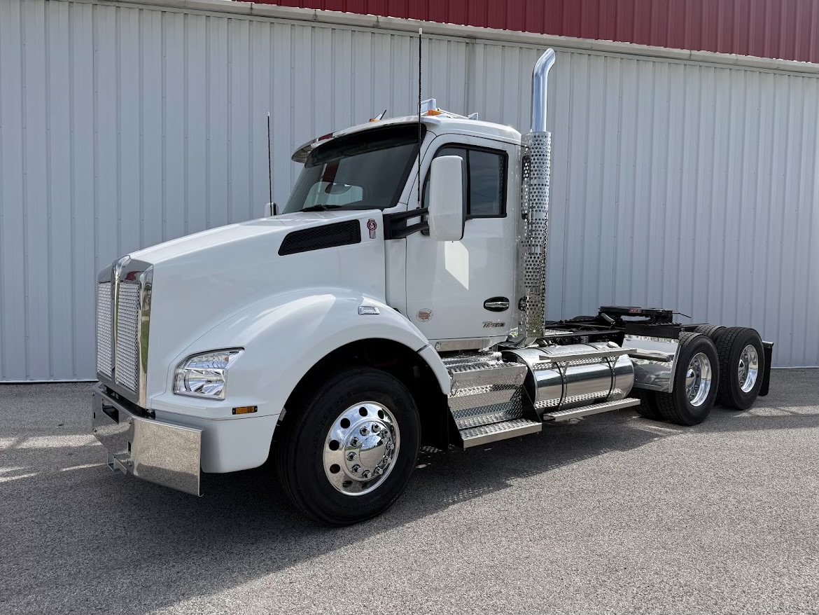 NEW 2027 KENWORTH T880 NEW 2027 KENWORTH T880 - image 1 of 6