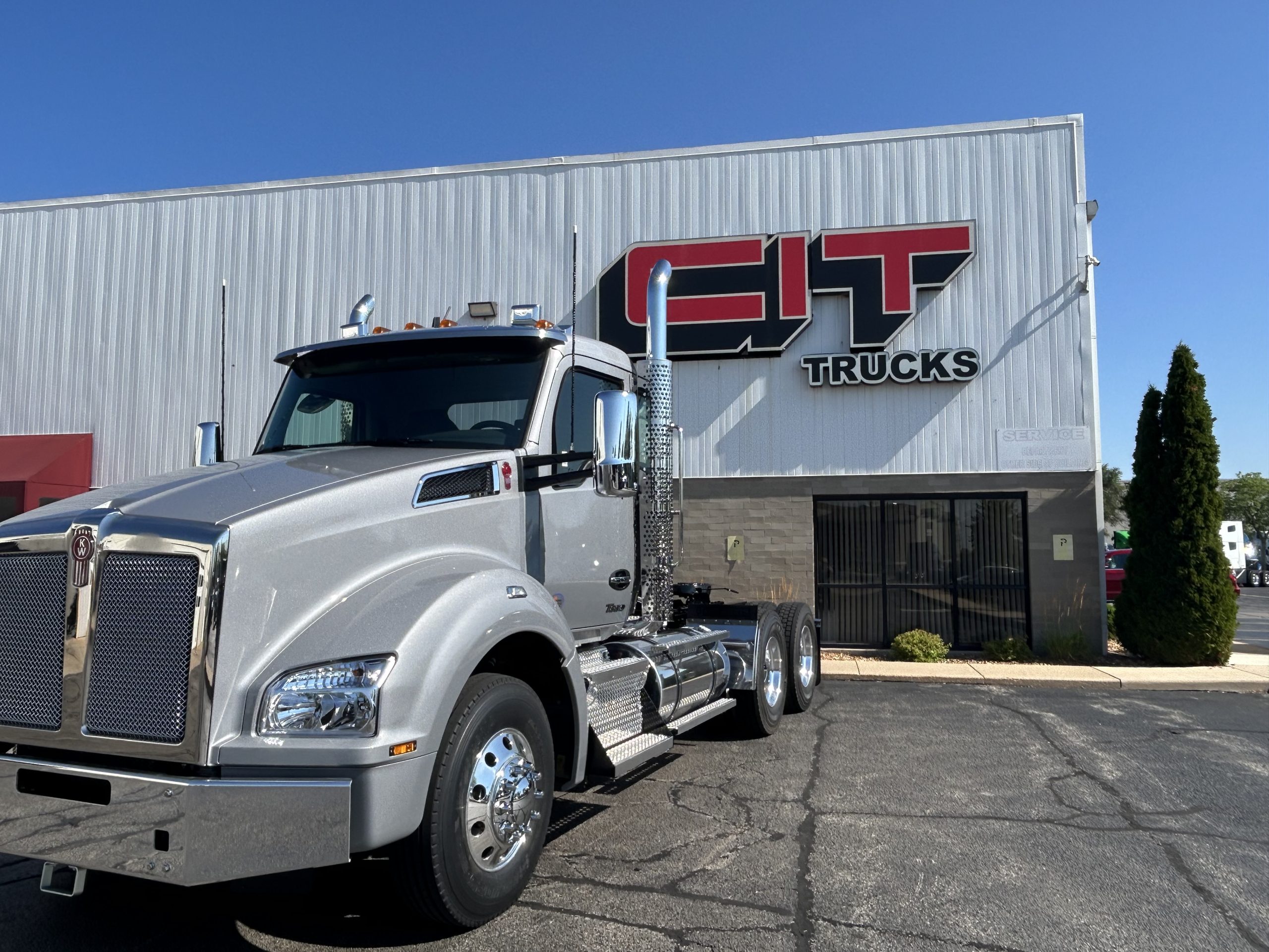 IMG_5704 NEW 2027 KENWORTH T880 DAY CAB - CIT TRUCKS