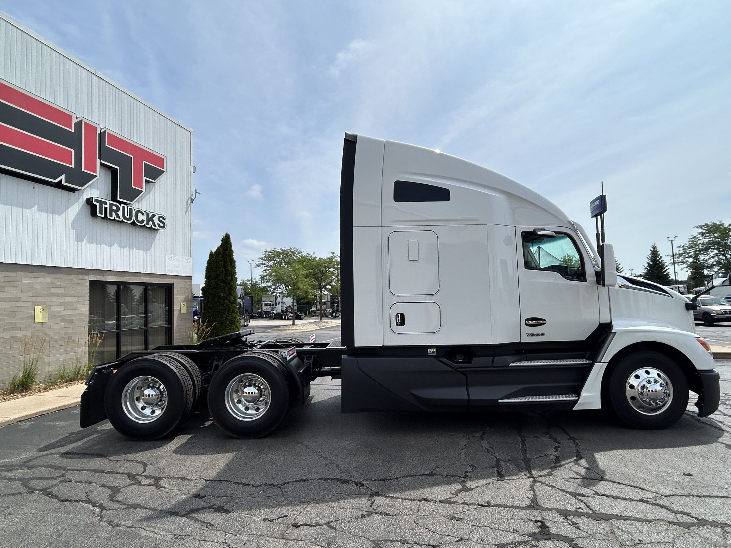 NEW 2027 KENWORTH T680 NEW 2027 KENWORTH T680 - image 4 of 6