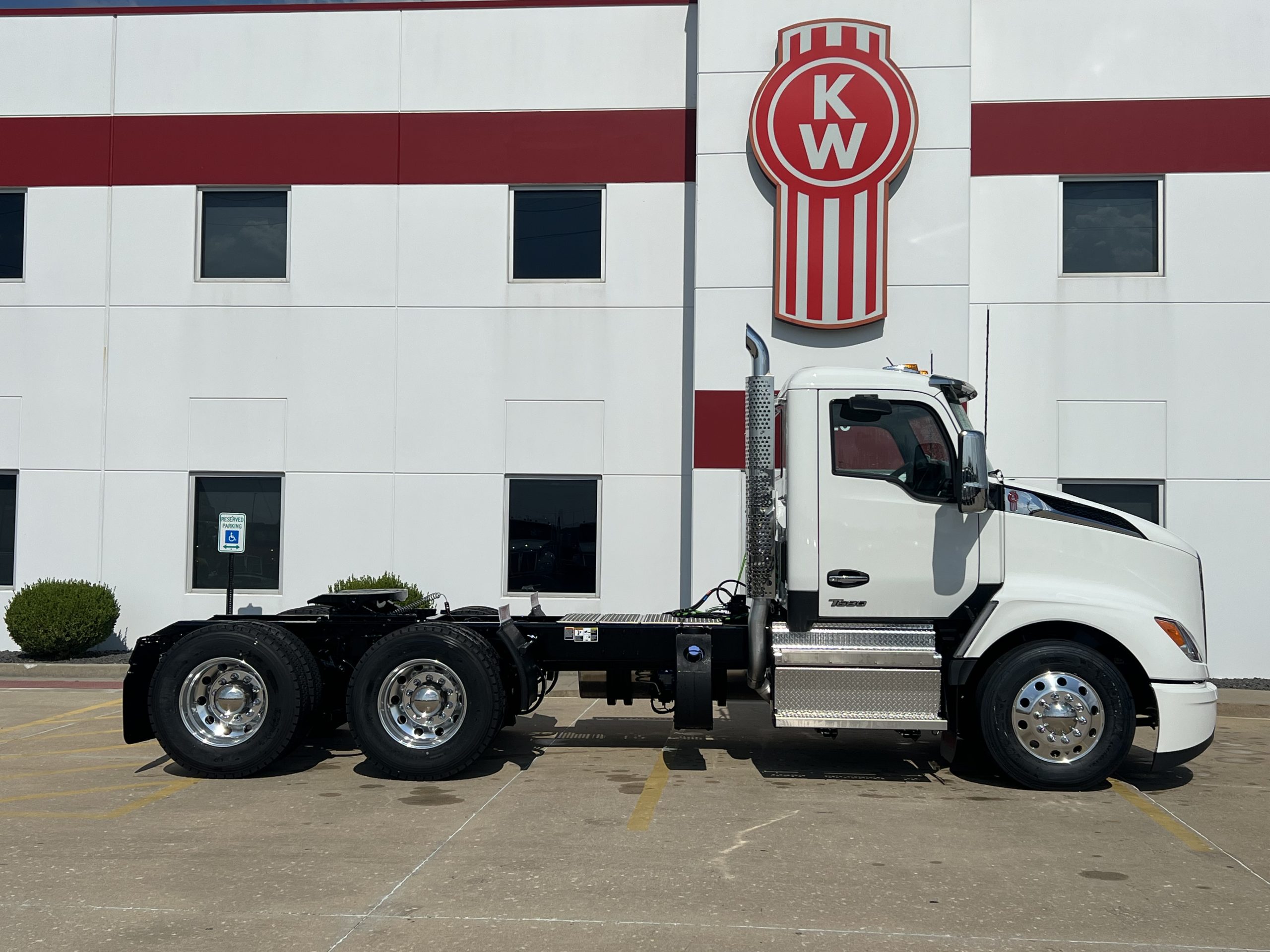 NEW 2027 KENWORTH T680 NEW 2027 KENWORTH T680 - image 4 of 6
