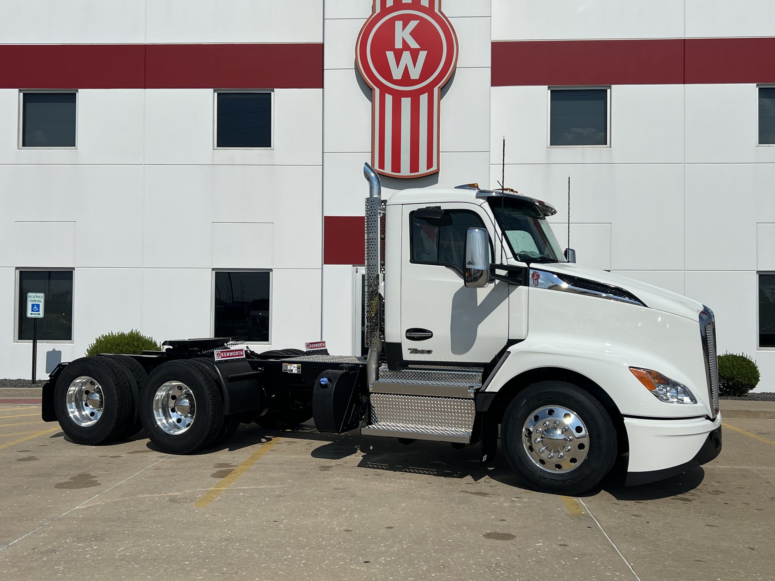 NEW 2027 KENWORTH T680 NEW 2027 KENWORTH T680 - image 3 of 6