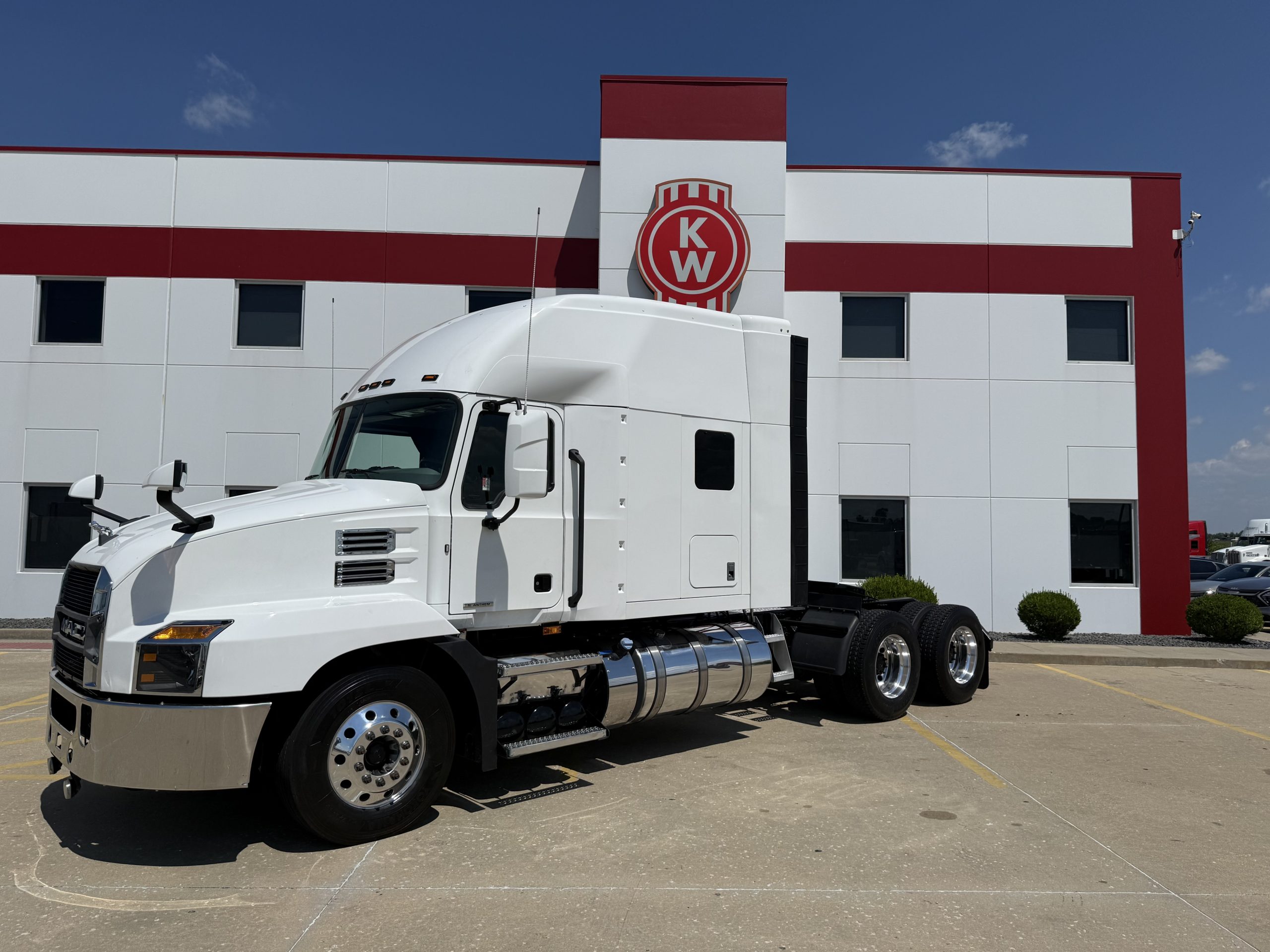 2023 MACK ANTHEM - image 1 of 6