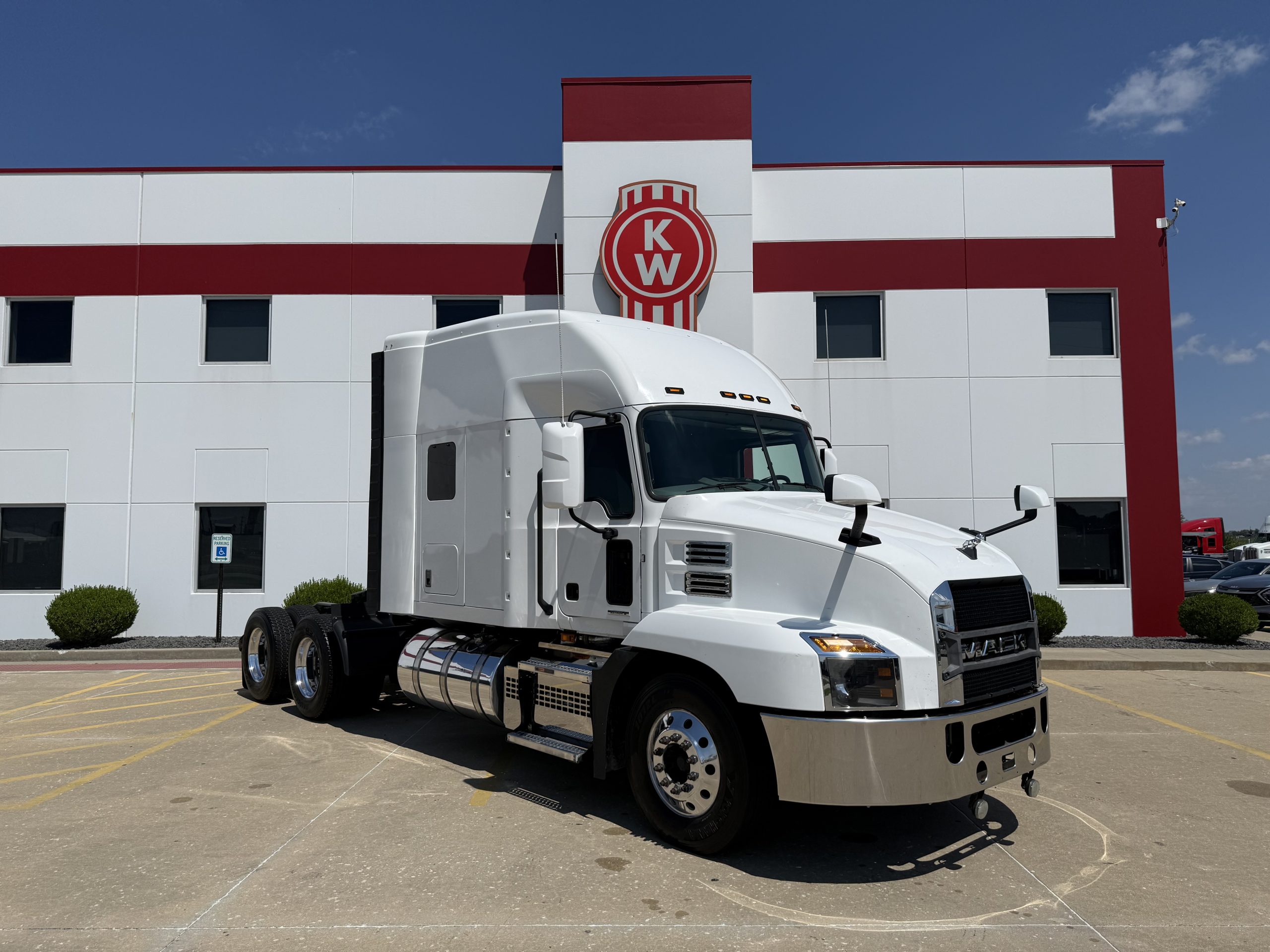 2023 MACK ANTHEM - image 3 of 6
