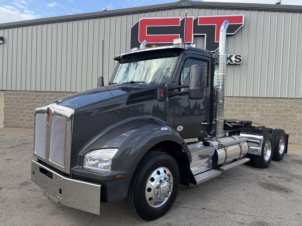NEW 2027 KENWORTH T880 - image 1 of 6