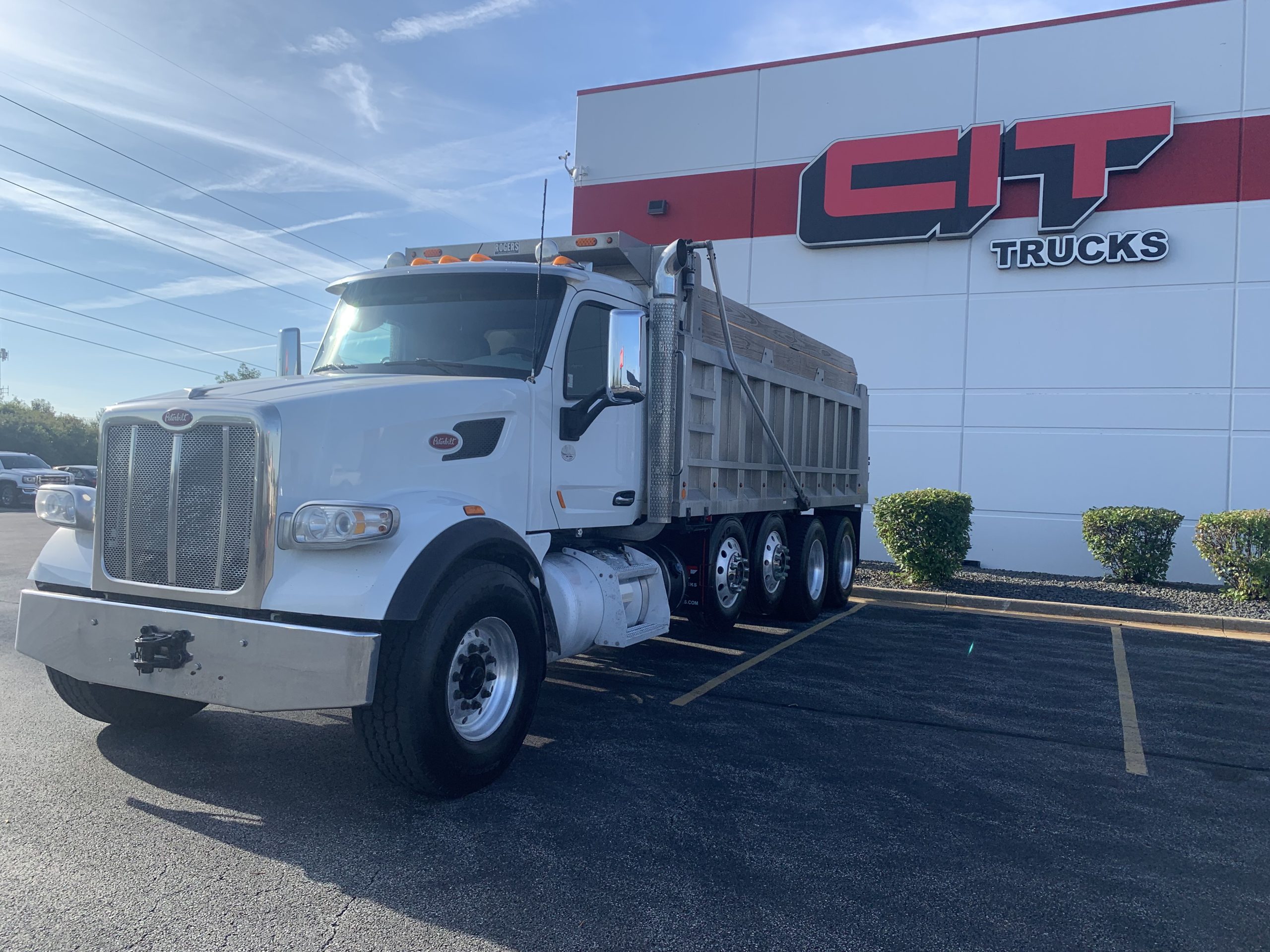 2019 PETERBILT 567 - image 1 of 6