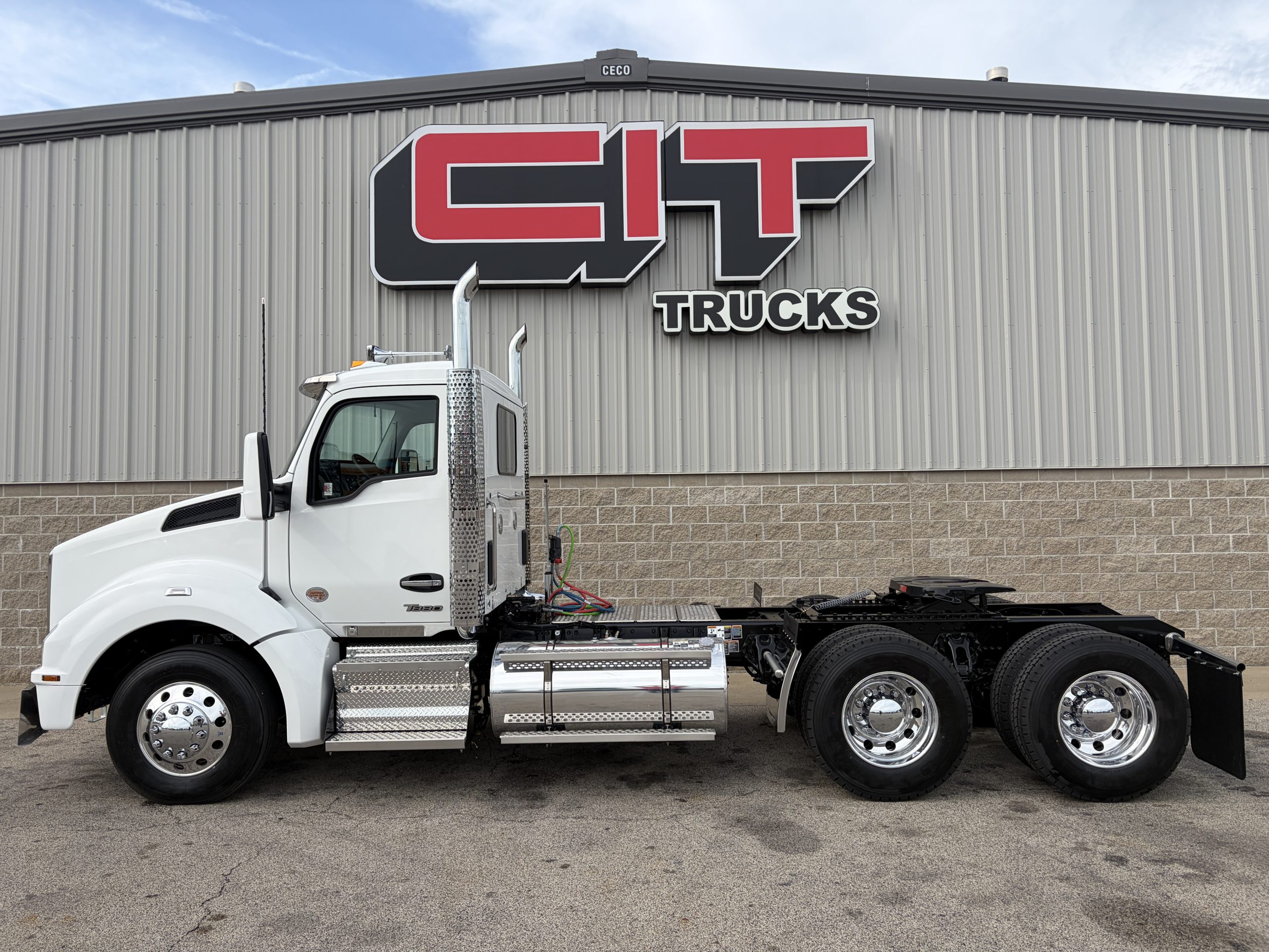 NEW 2027 KENWORTH T880 - image 6 of 6