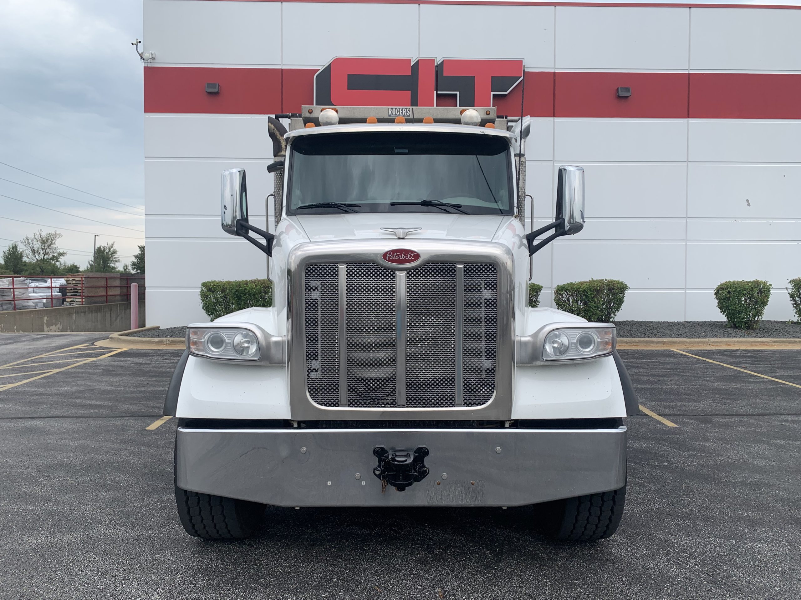 2019 PETERBILT 567 - image 2 of 6