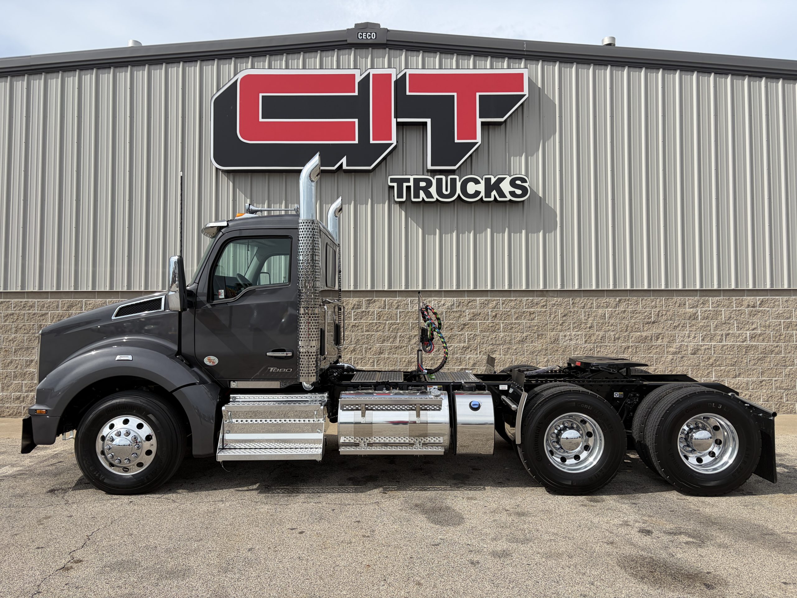 NEW 2027 KENWORTH T880 - image 6 of 6