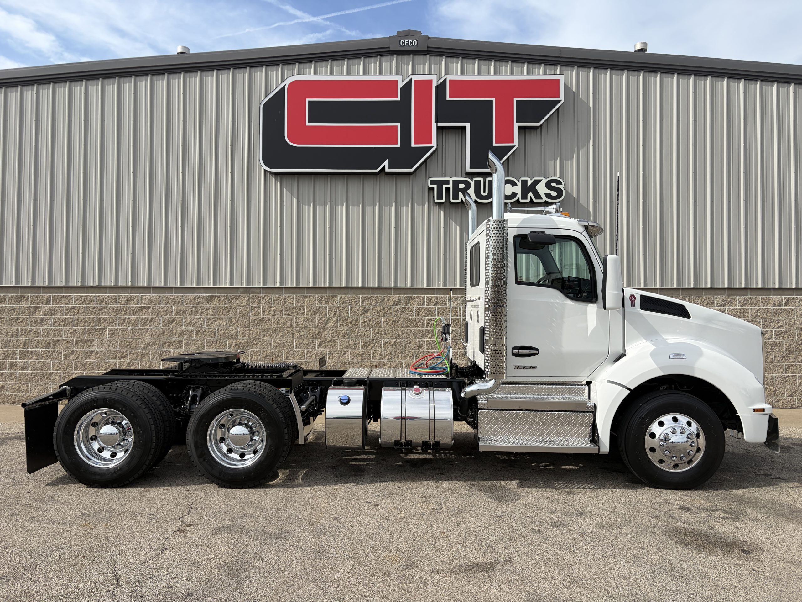 NEW 2027 KENWORTH T880 - image 4 of 6