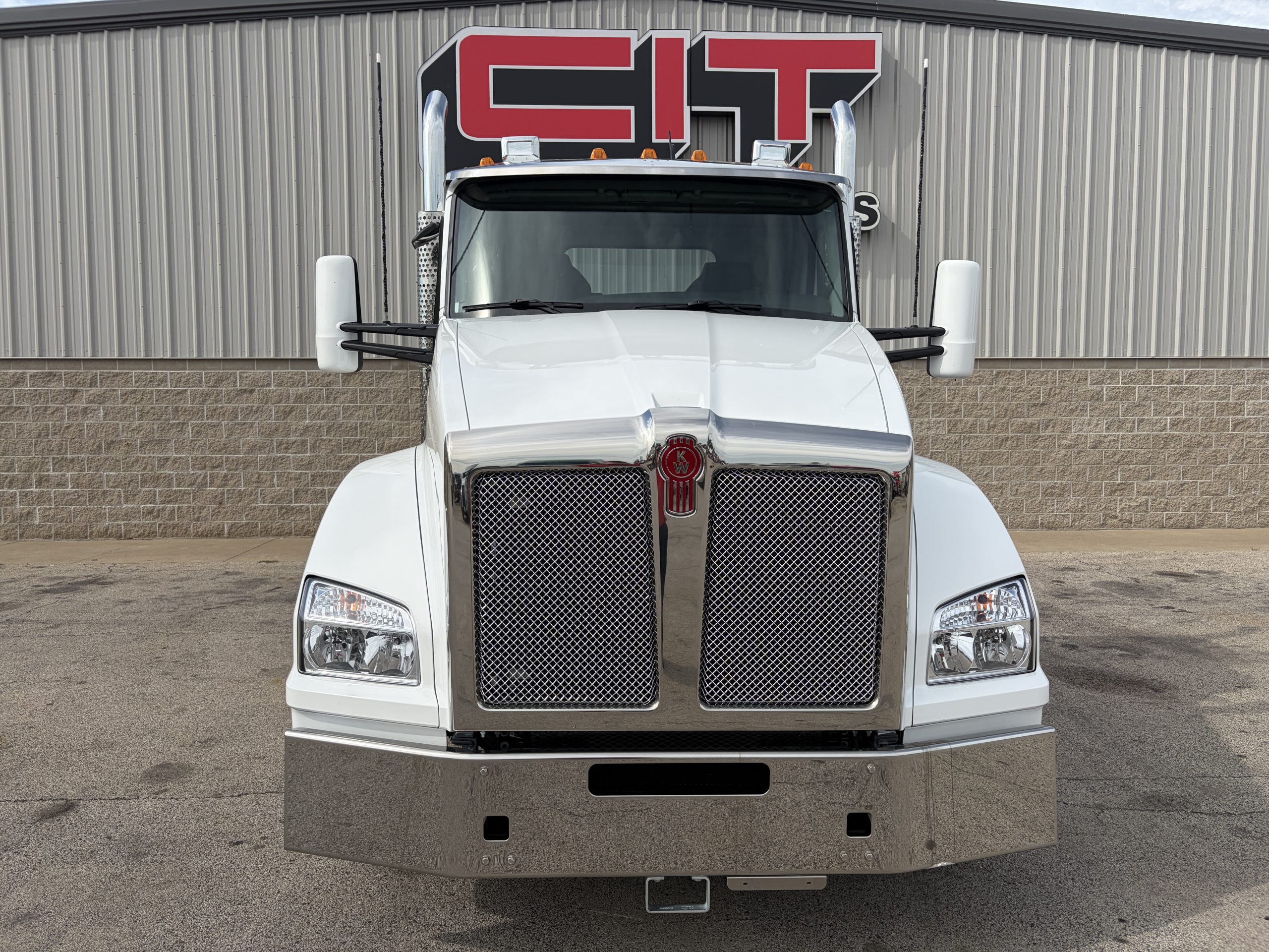 NEW 2027 KENWORTH T880 - image 2 of 6