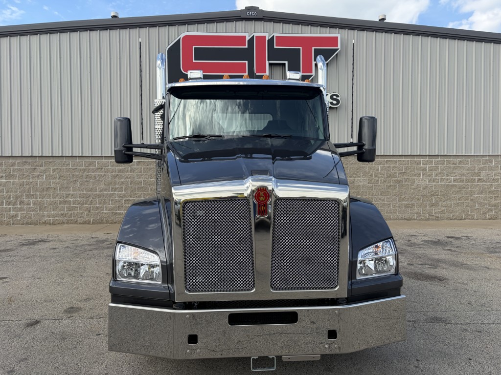 NEW 2027 KENWORTH T880 - image 2 of 6