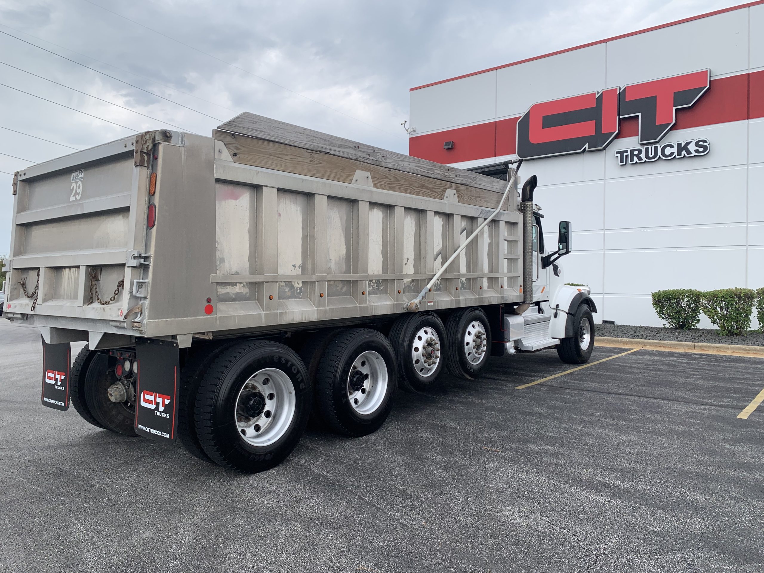 2019 PETERBILT 567 - image 5 of 6