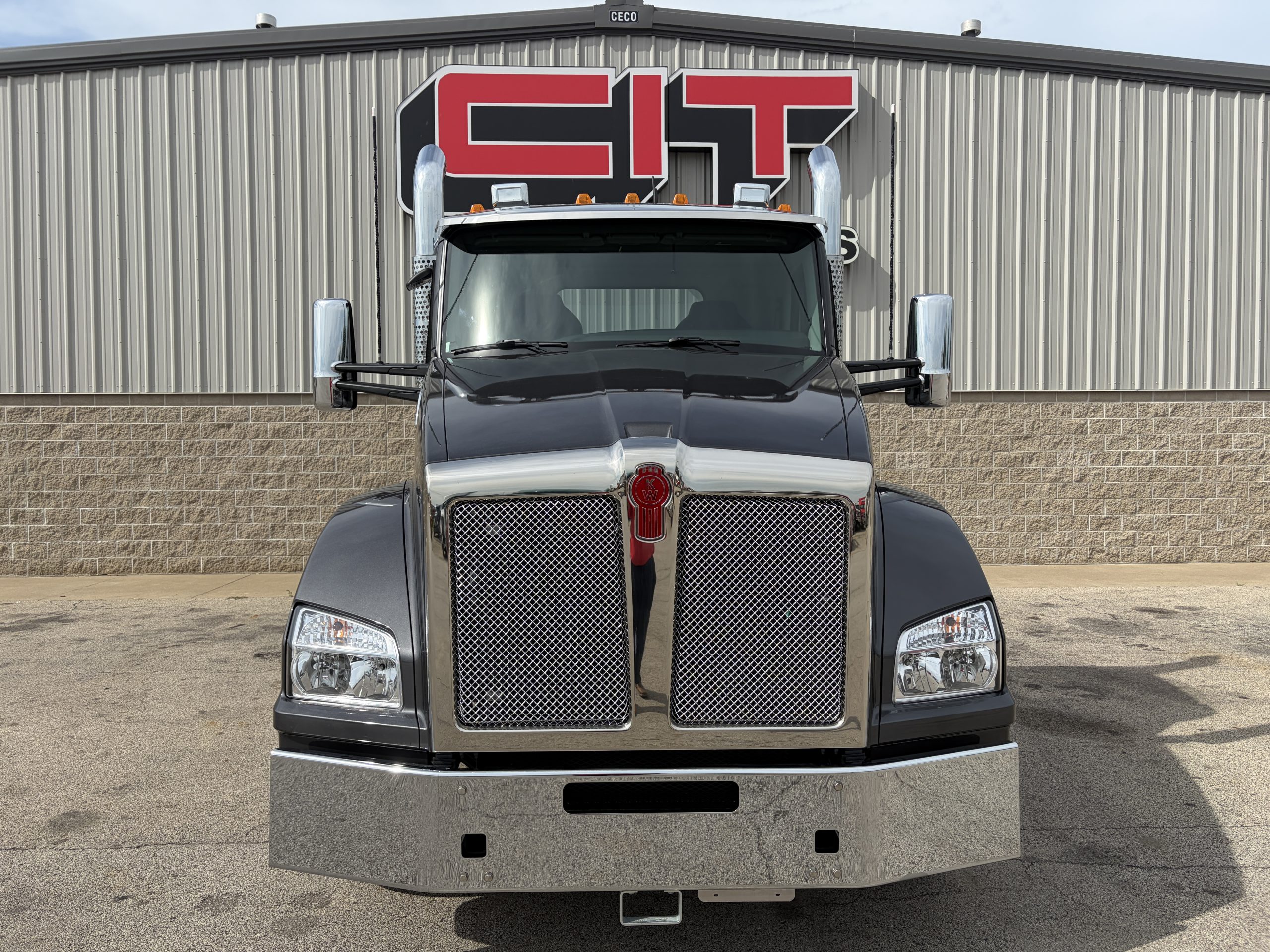 NEW 2027 KENWORTH T880 - image 2 of 6