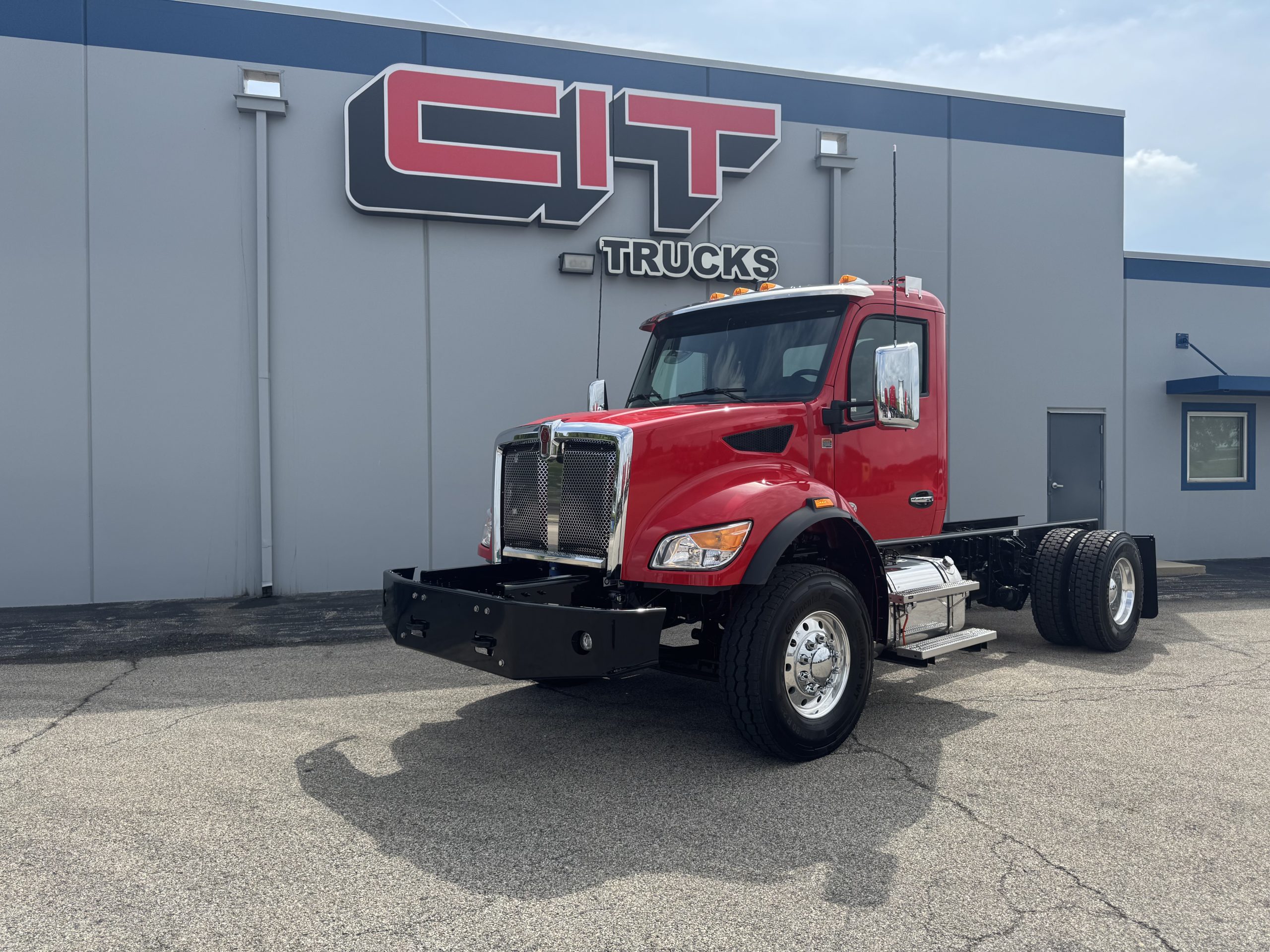 NEW 2027 KENWORTH T480 - image 1 of 6