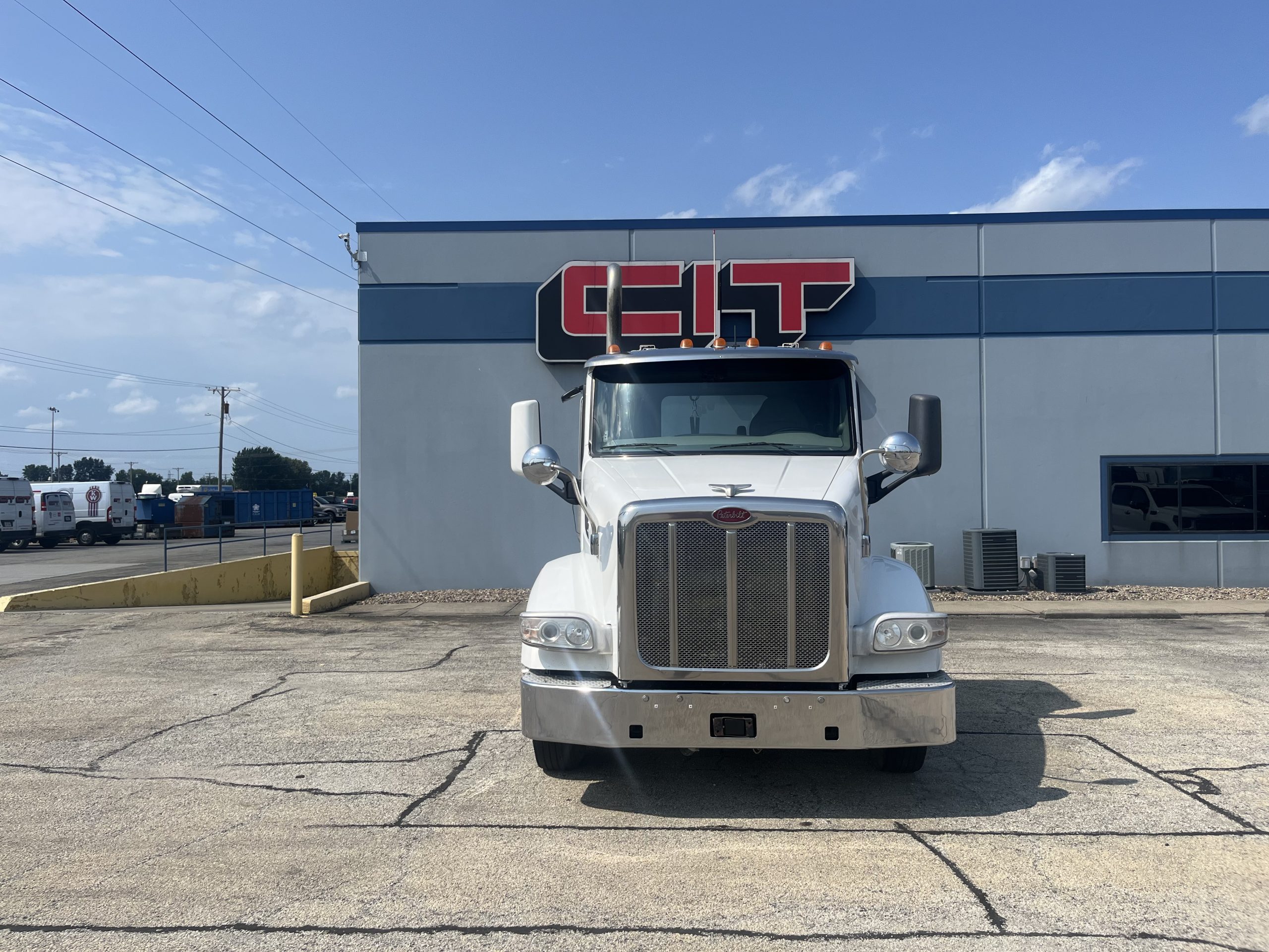 2020 PETERBILT 567 2020 PETERBILT 567 - image 2 of 6