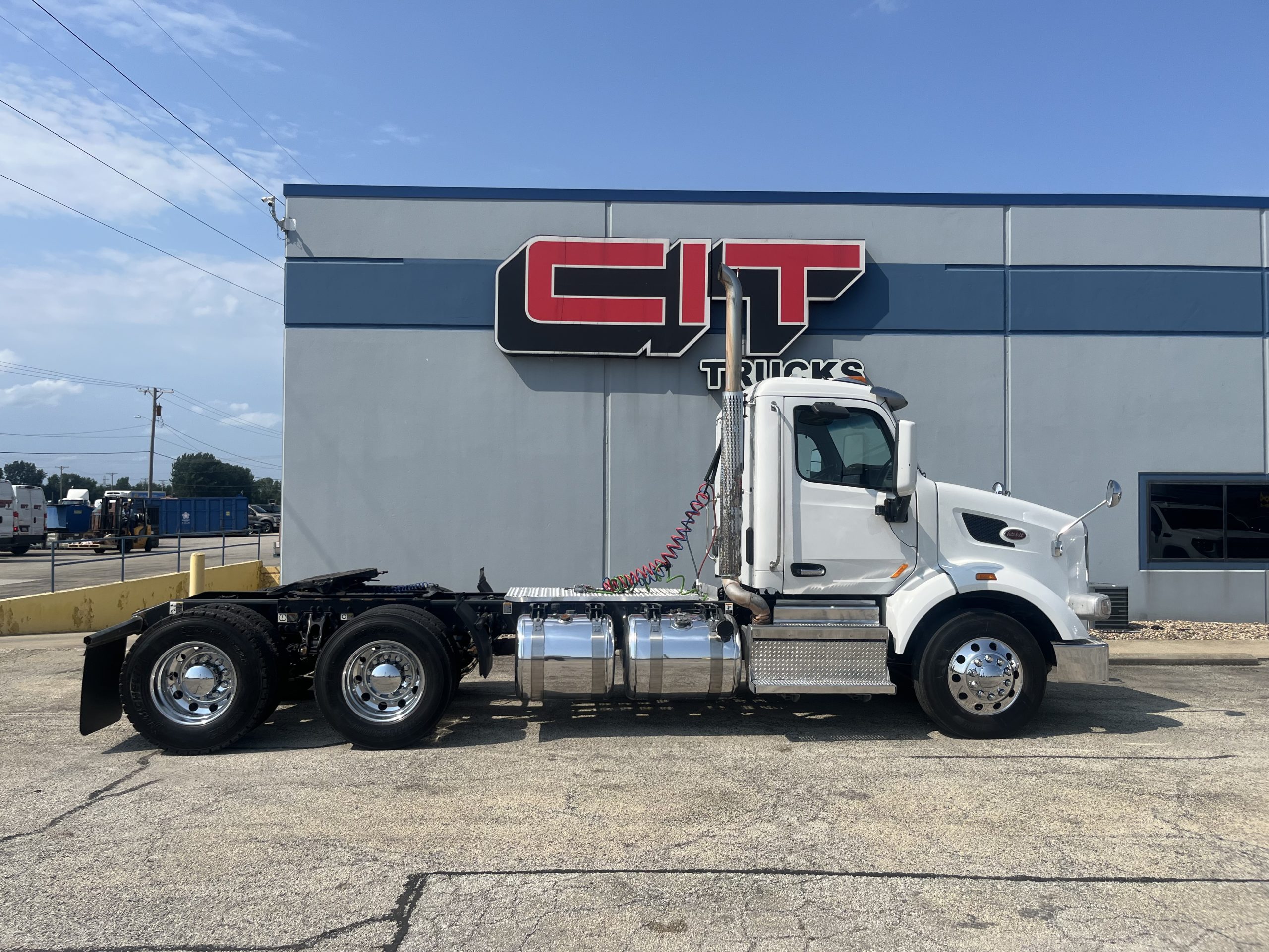 2020 PETERBILT 567 2020 PETERBILT 567 - image 4 of 6