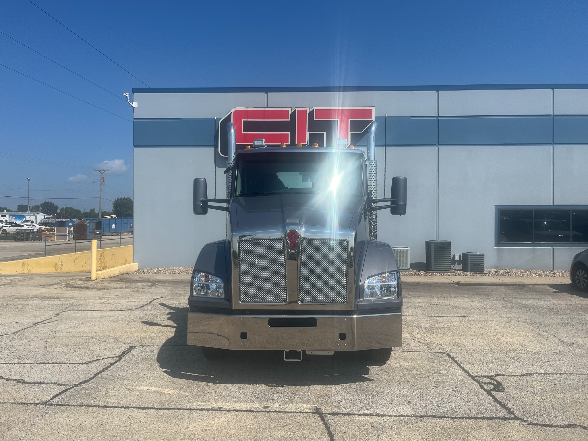 NEW 2027 KENWORTH T880 - image 2 of 6