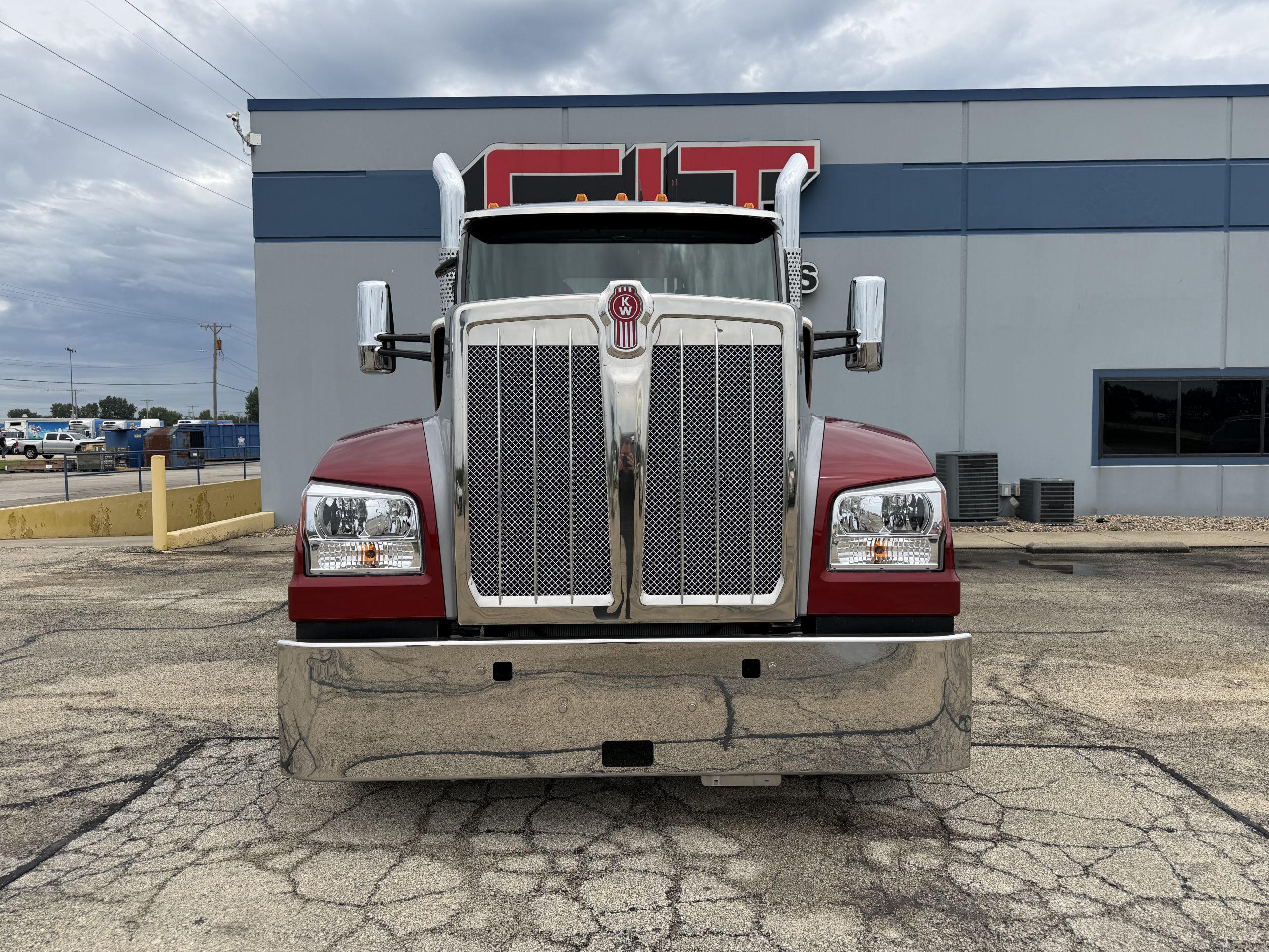 NEW 2027 Kenworth W990 NEW 2027 Kenworth W990 - image 2 of 6