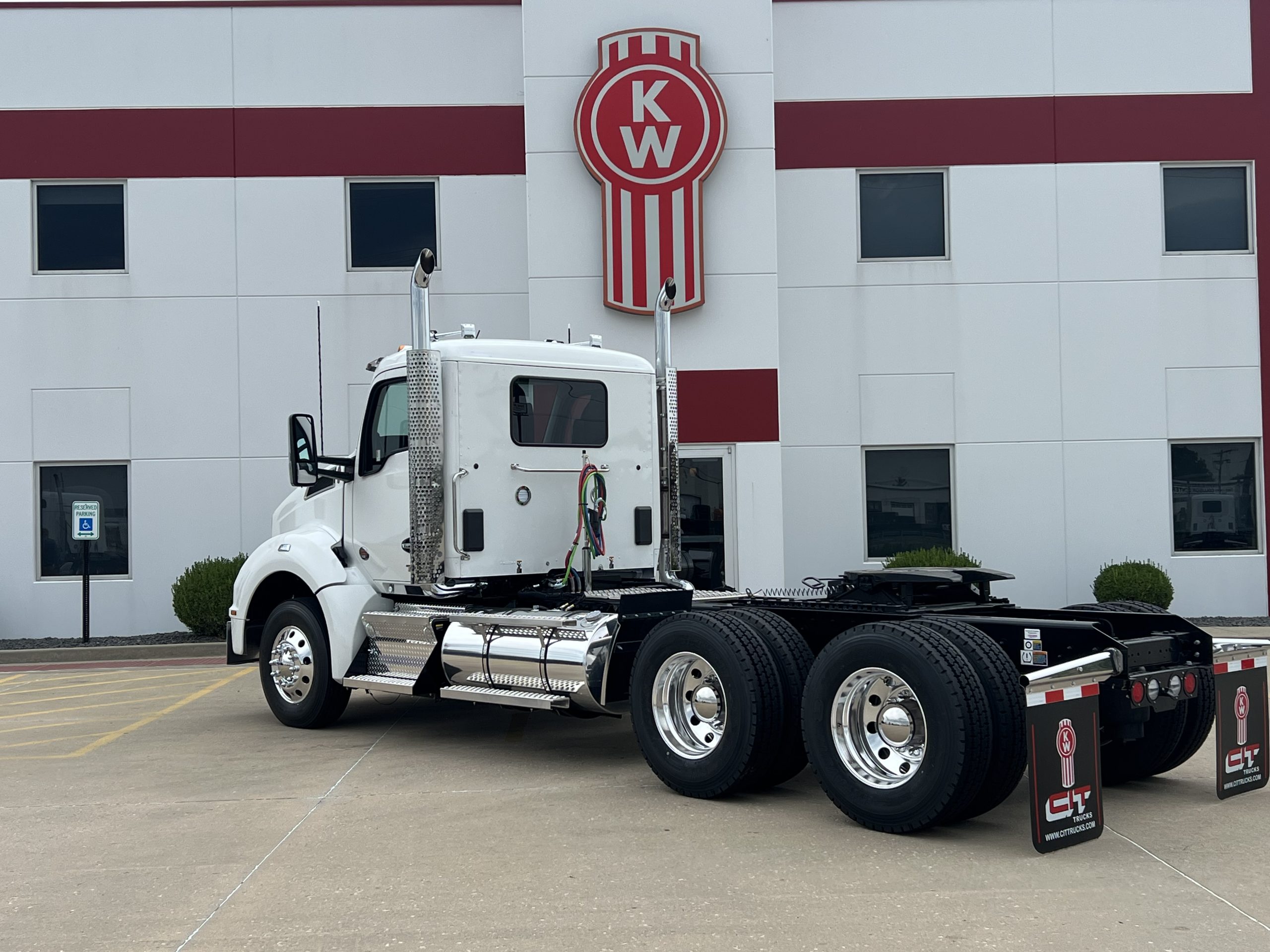 NEW 2027 KENWORTH T880 - image 6 of 6