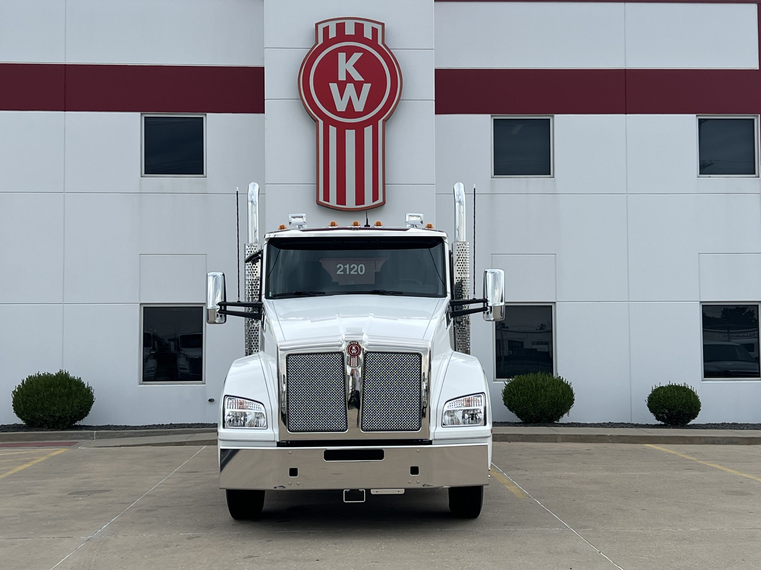 NEW 2027 KENWORTH T880 - image 2 of 6
