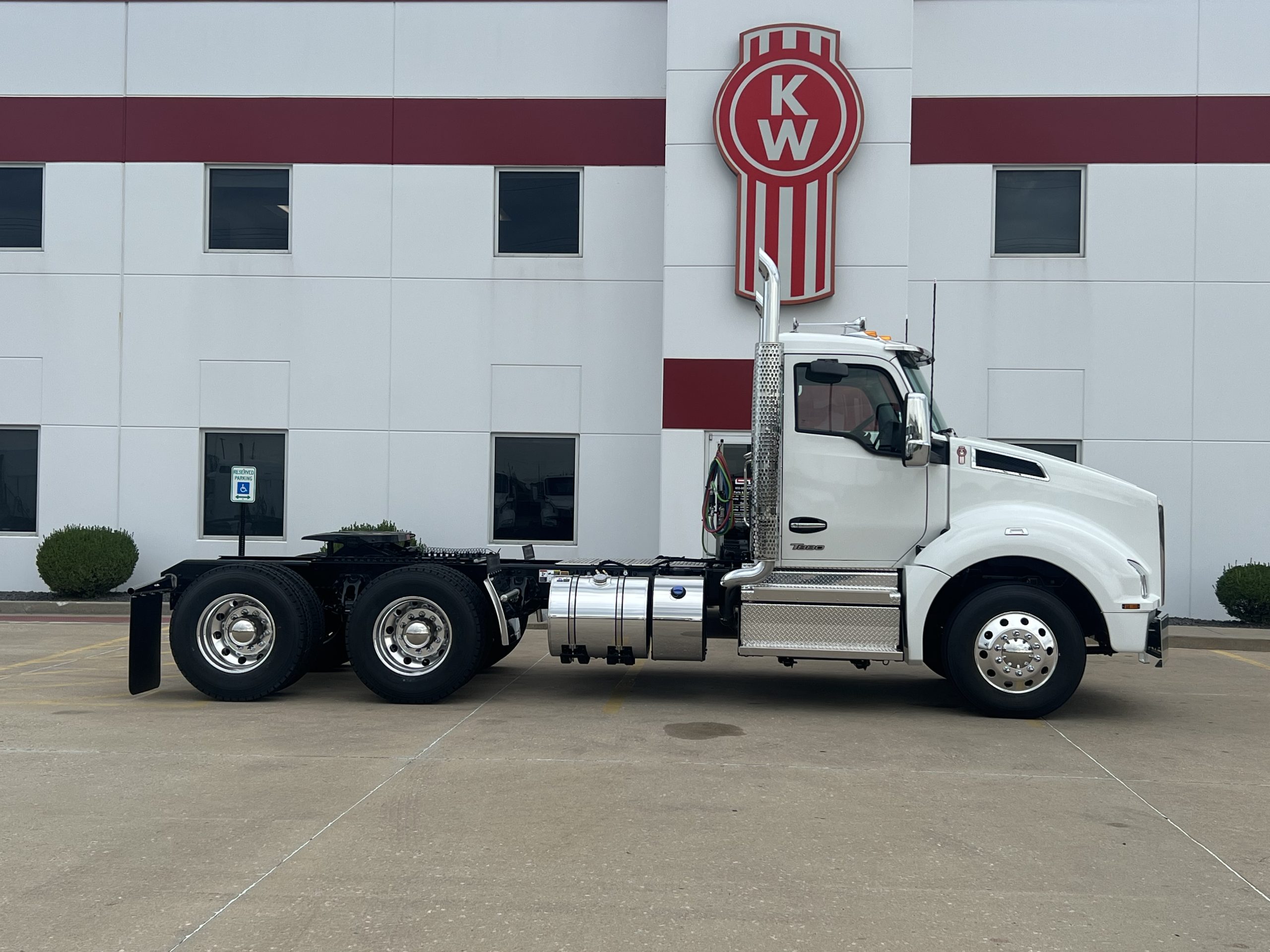 NEW 2027 KENWORTH T880 - image 4 of 6