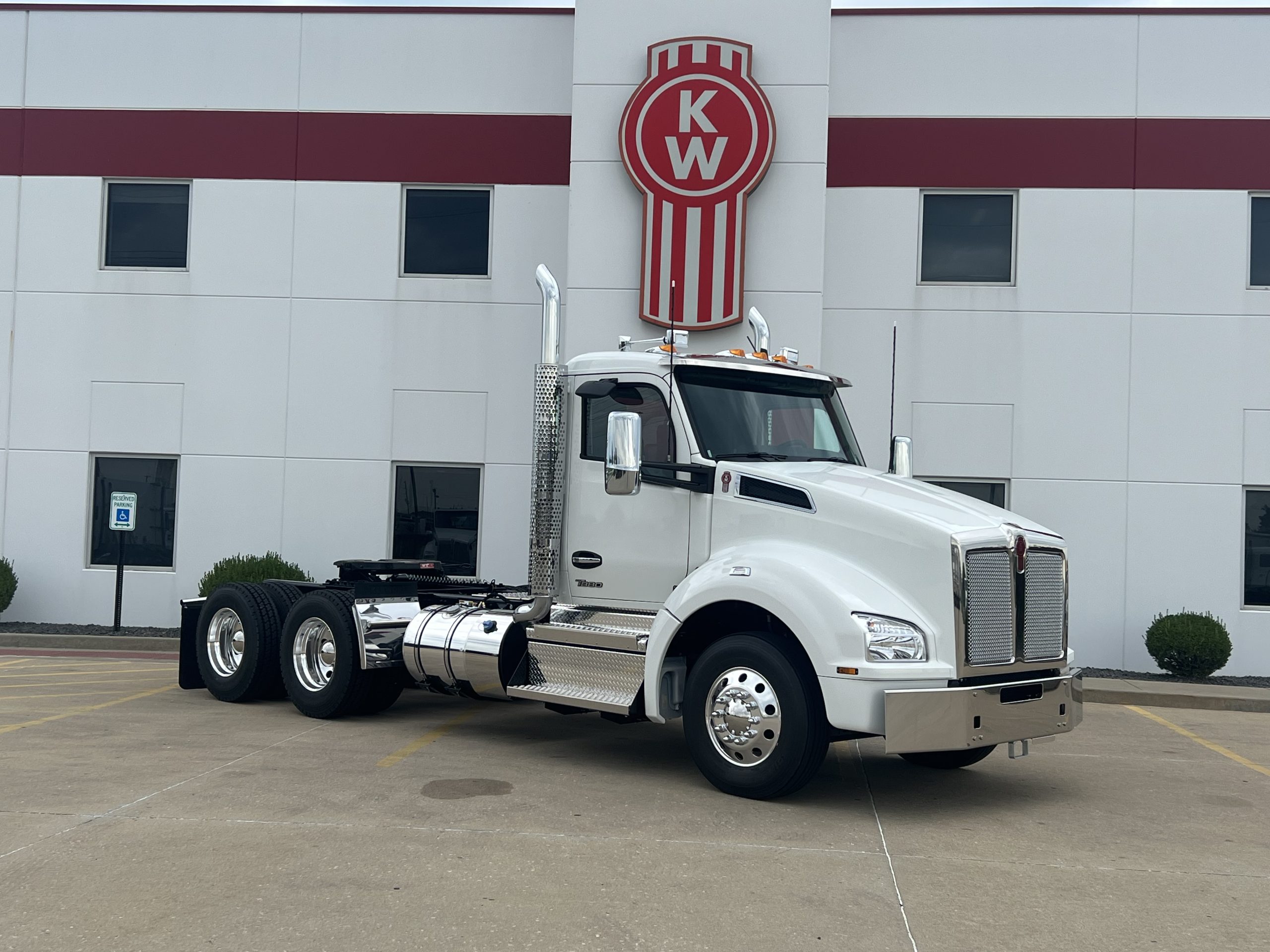 NEW 2027 KENWORTH T880 - image 3 of 6