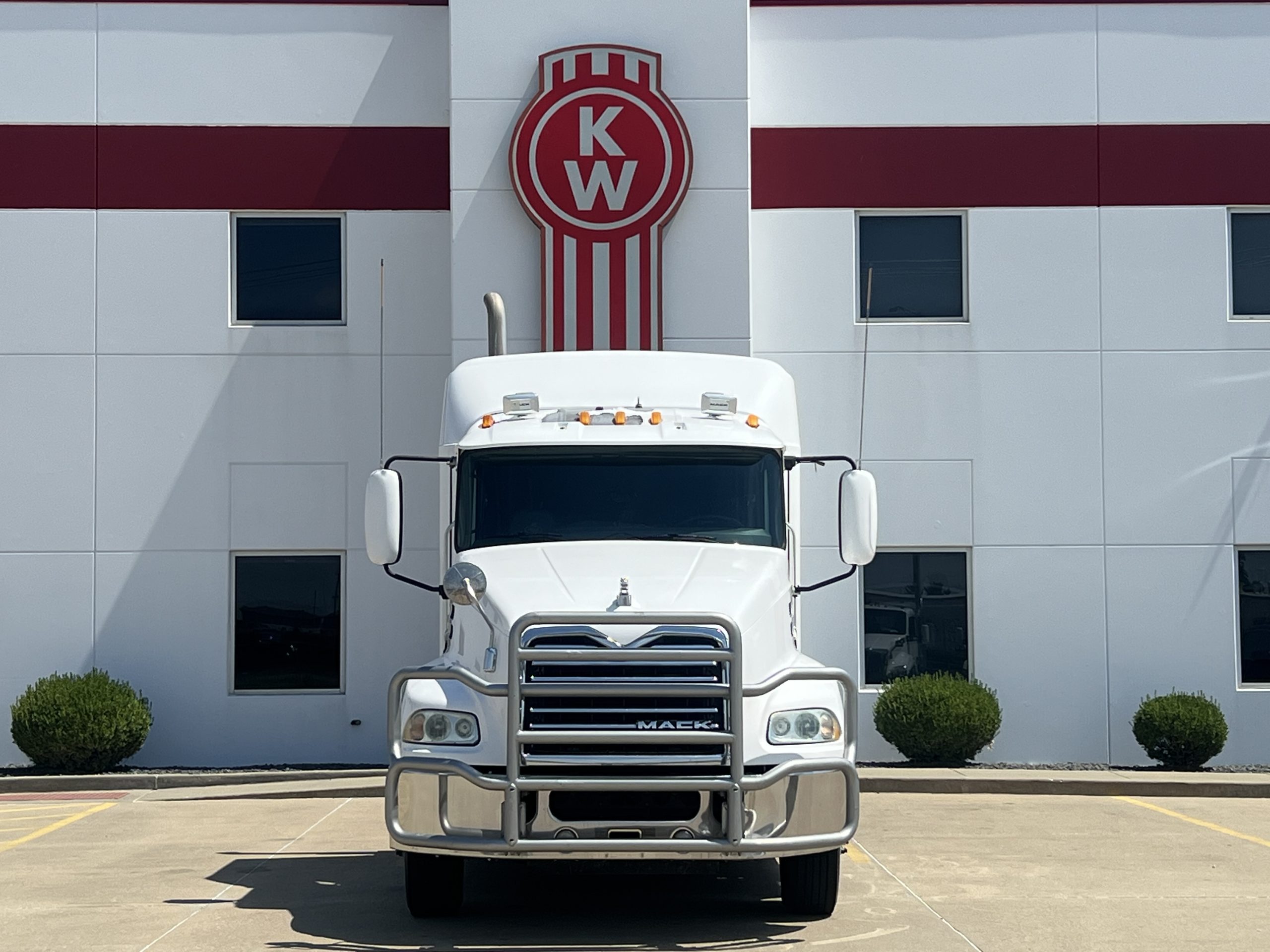 2019 MACK CXU 613 2019 MACK CXU 613 - image 2 of 6