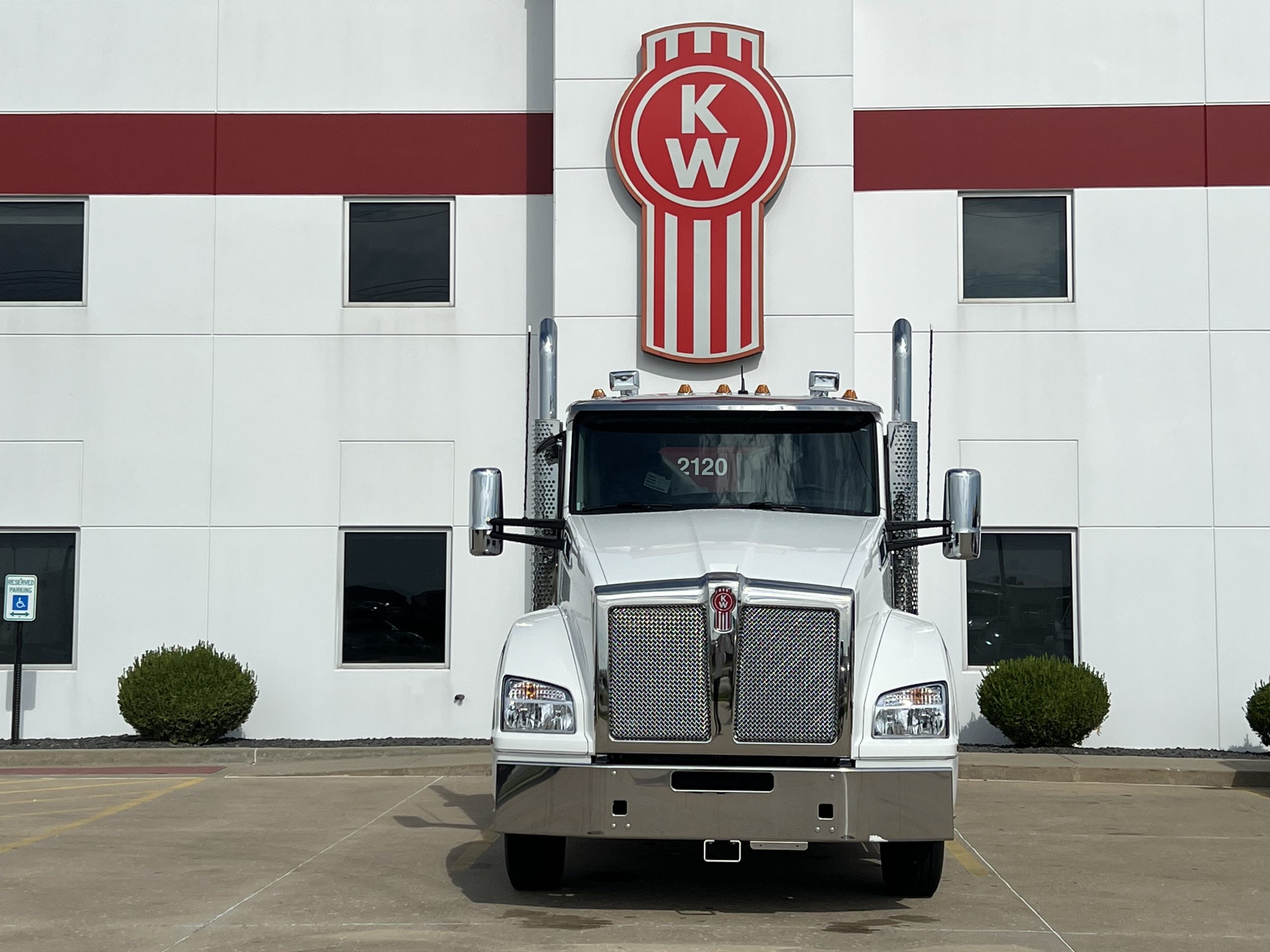 NEW 2027 KENWORTH T880 NEW 2027 KENWORTH T880 - image 2 of 6