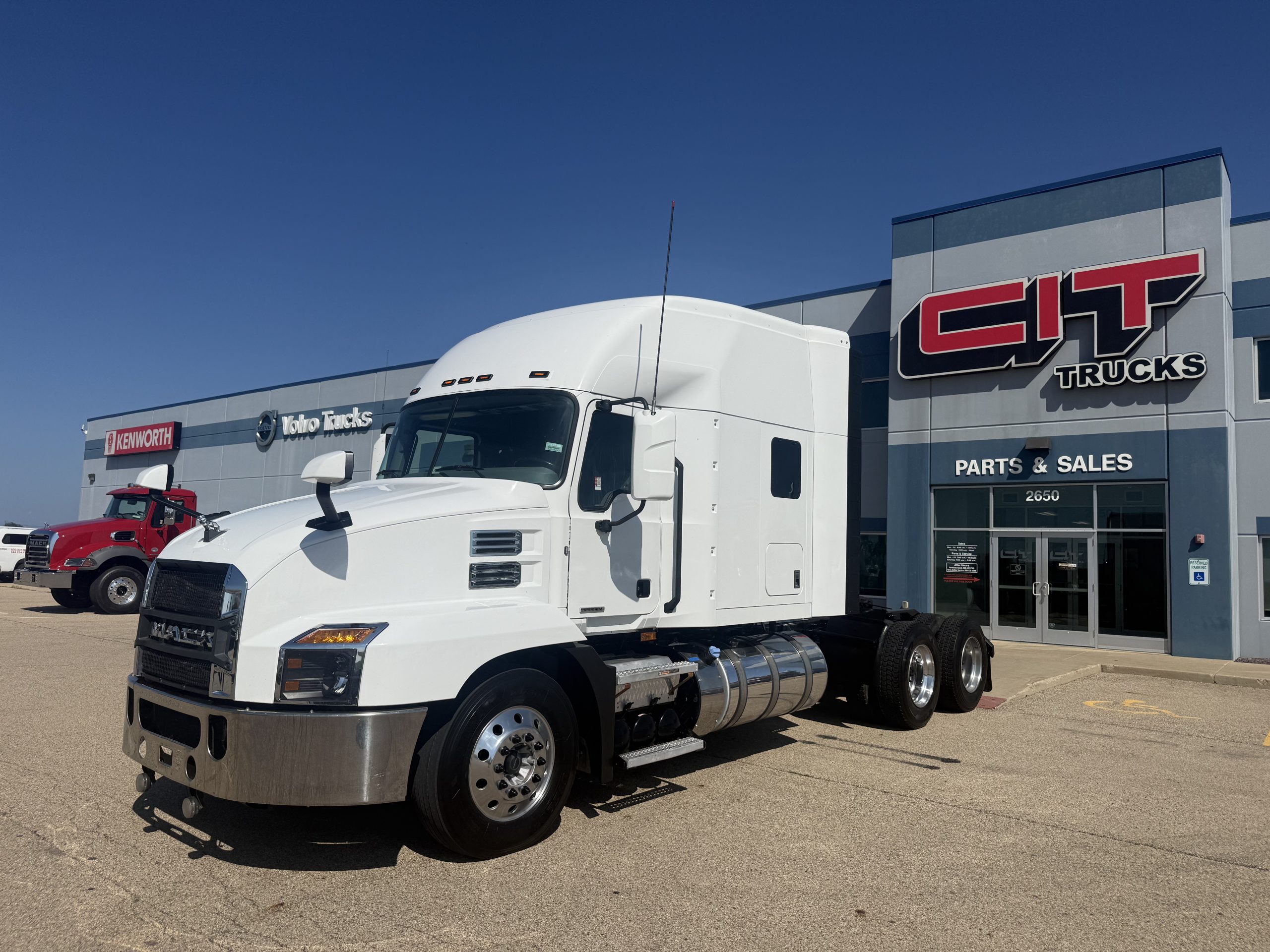 2023 MACK ANTHEM - image 1 of 6