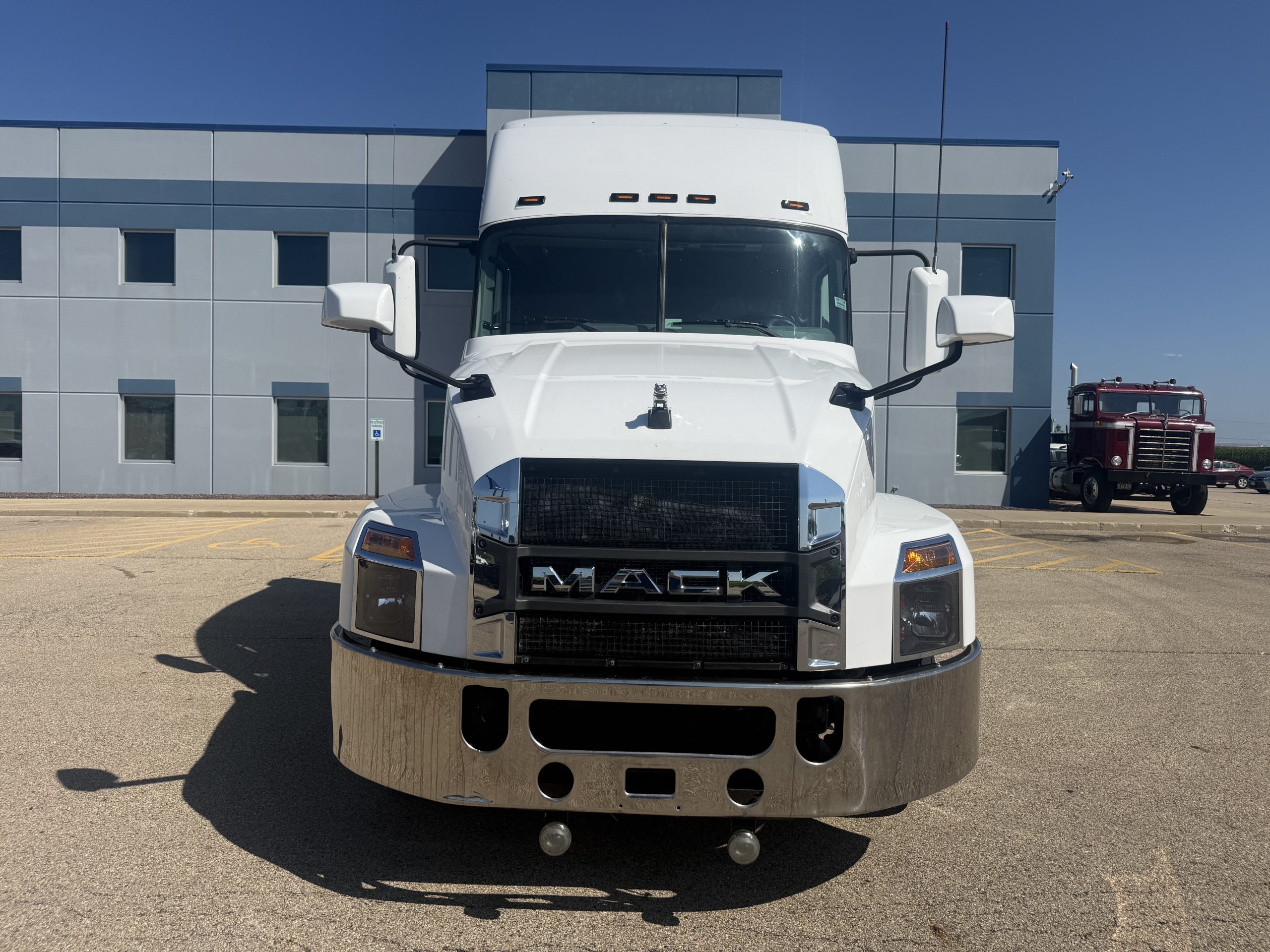 2023 MACK ANTHEM - image 2 of 6