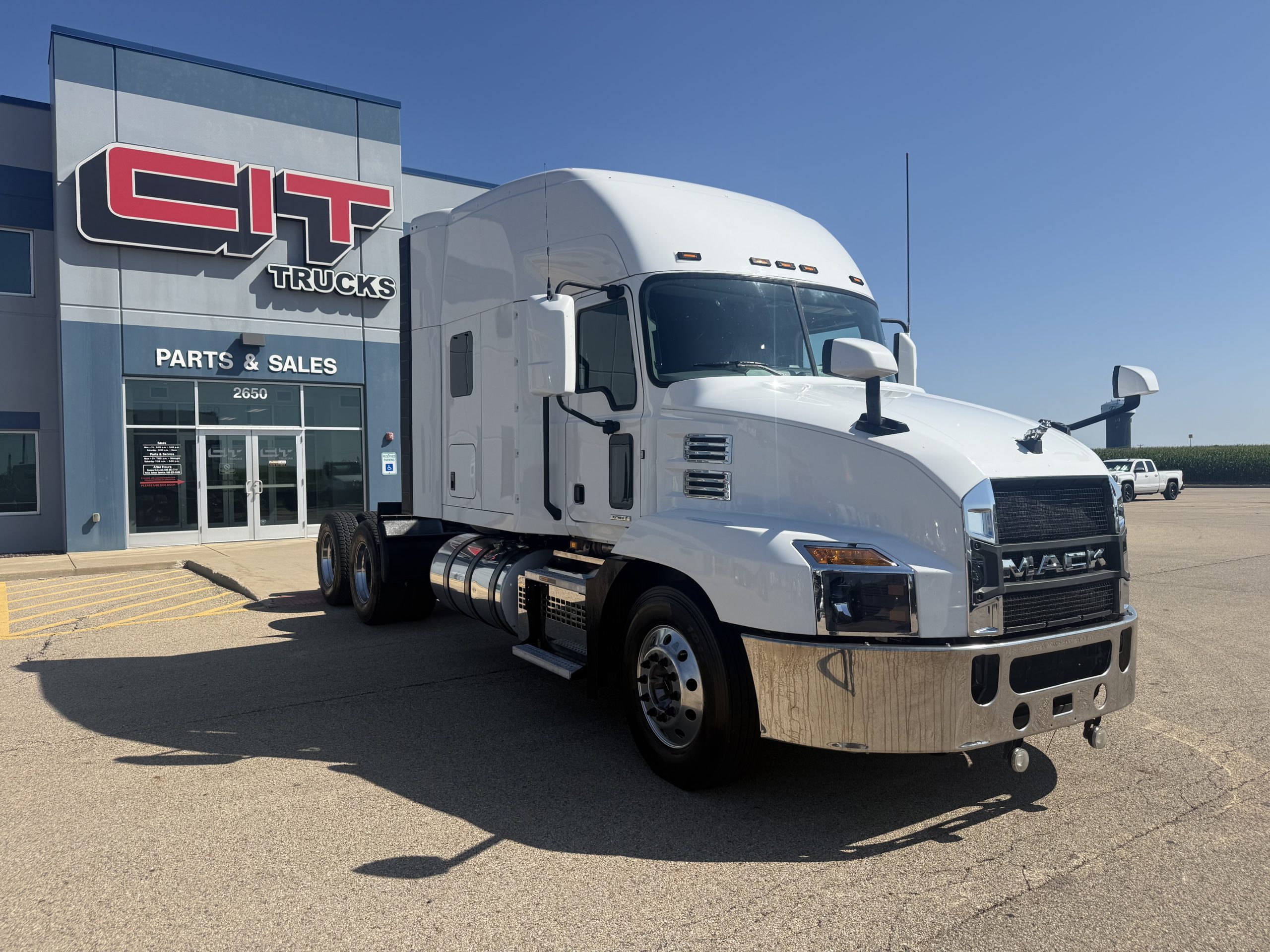 2023 MACK ANTHEM - image 3 of 6