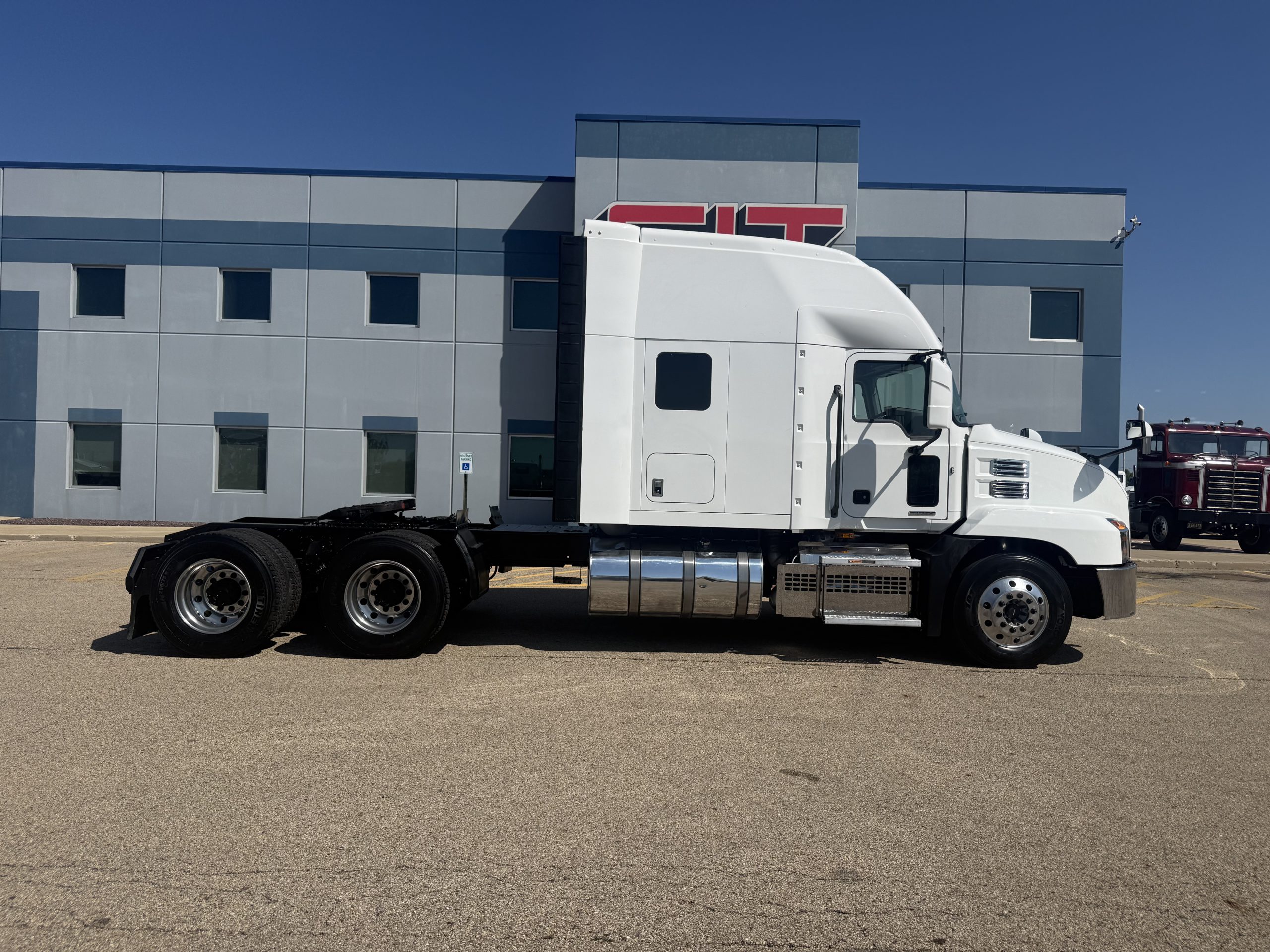 2023 MACK ANTHEM - image 4 of 6