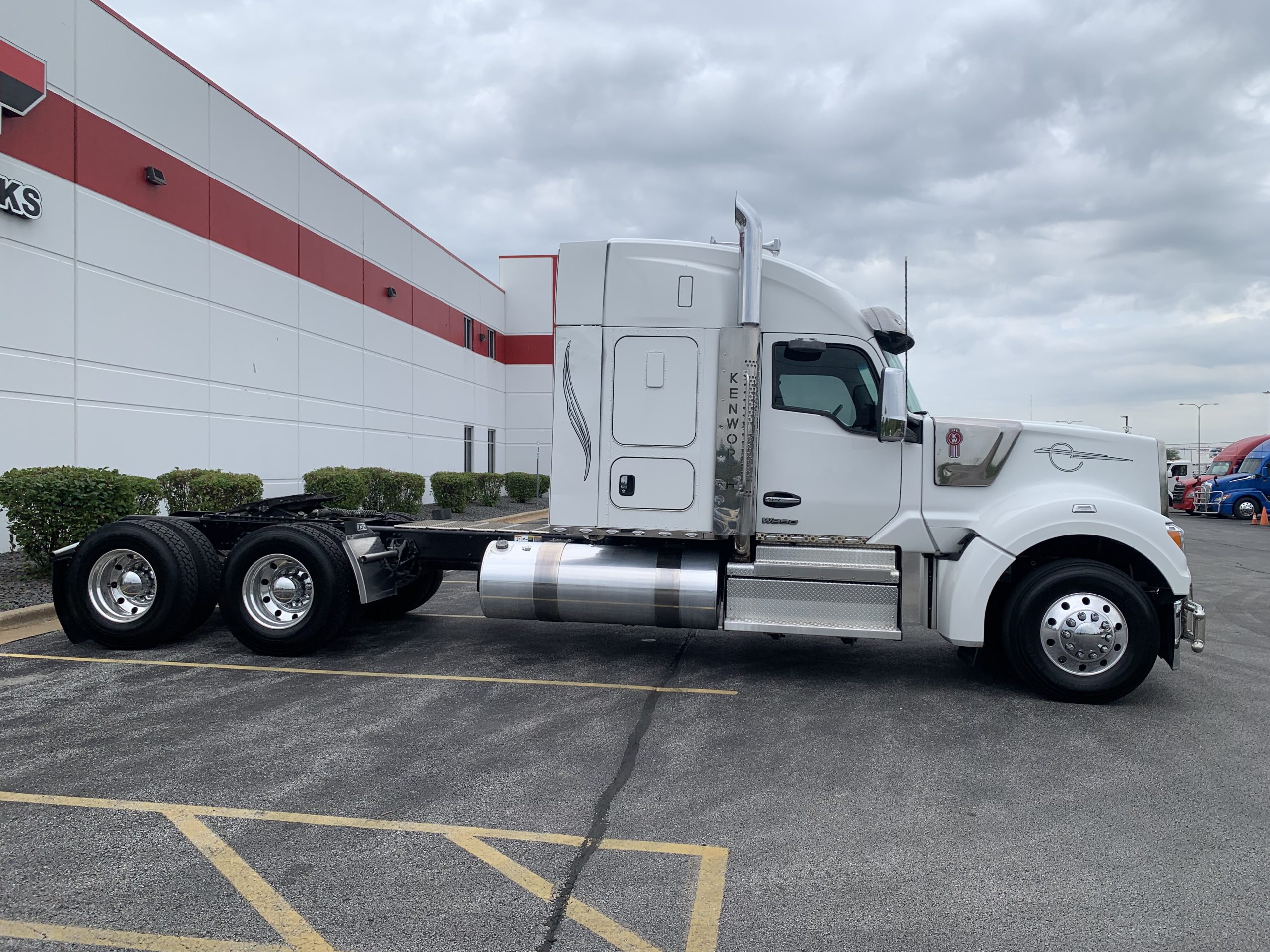 2024 KENWORTH W990 - image 3 of 6
