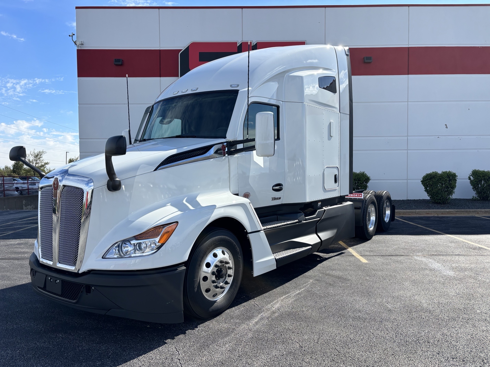 NEW 2027 KENWORTH T680 NEW 2027 KENWORTH T680 - image 1 of 6
