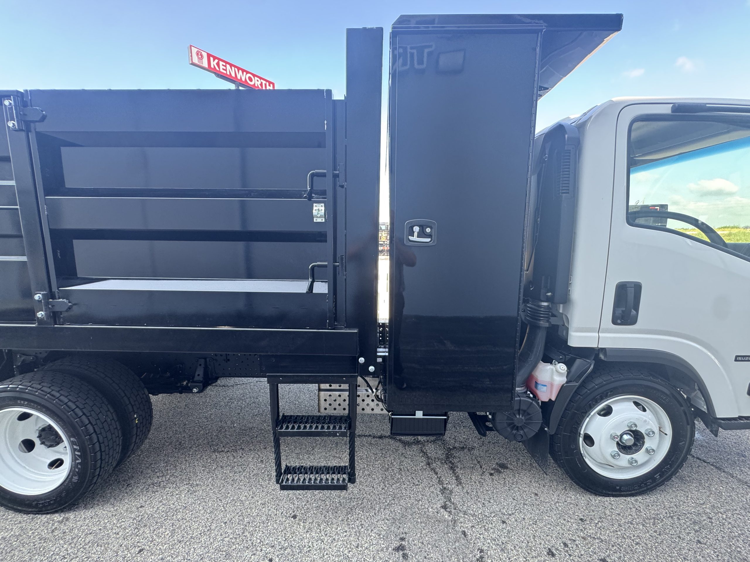 NEW 2026 ISUZU NPRHD NEW 2026 ISUZU NPRHD - image 5 of 6