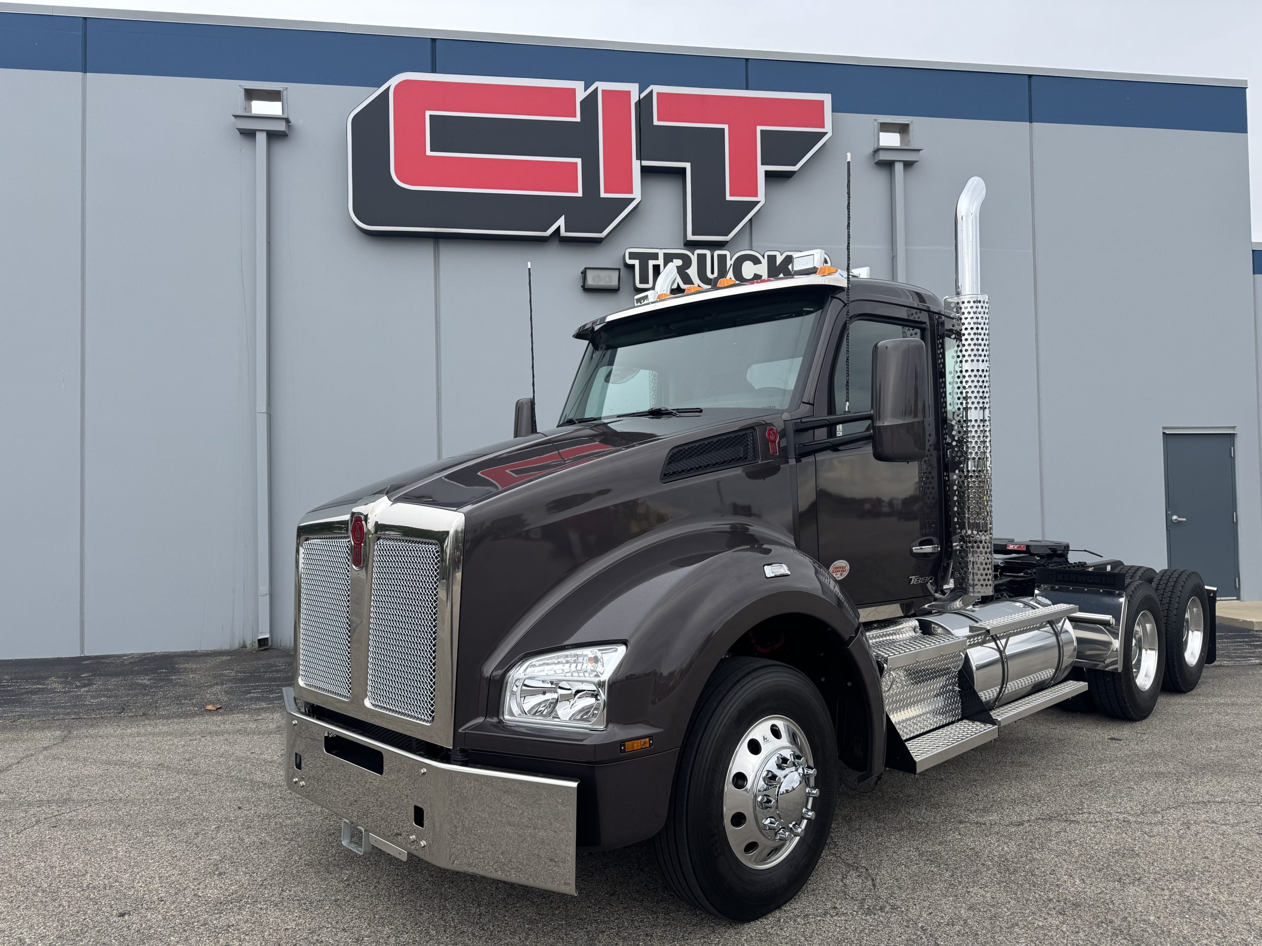 2027 KENWORTH T880 2027 KENWORTH T880 - image 1 of 6