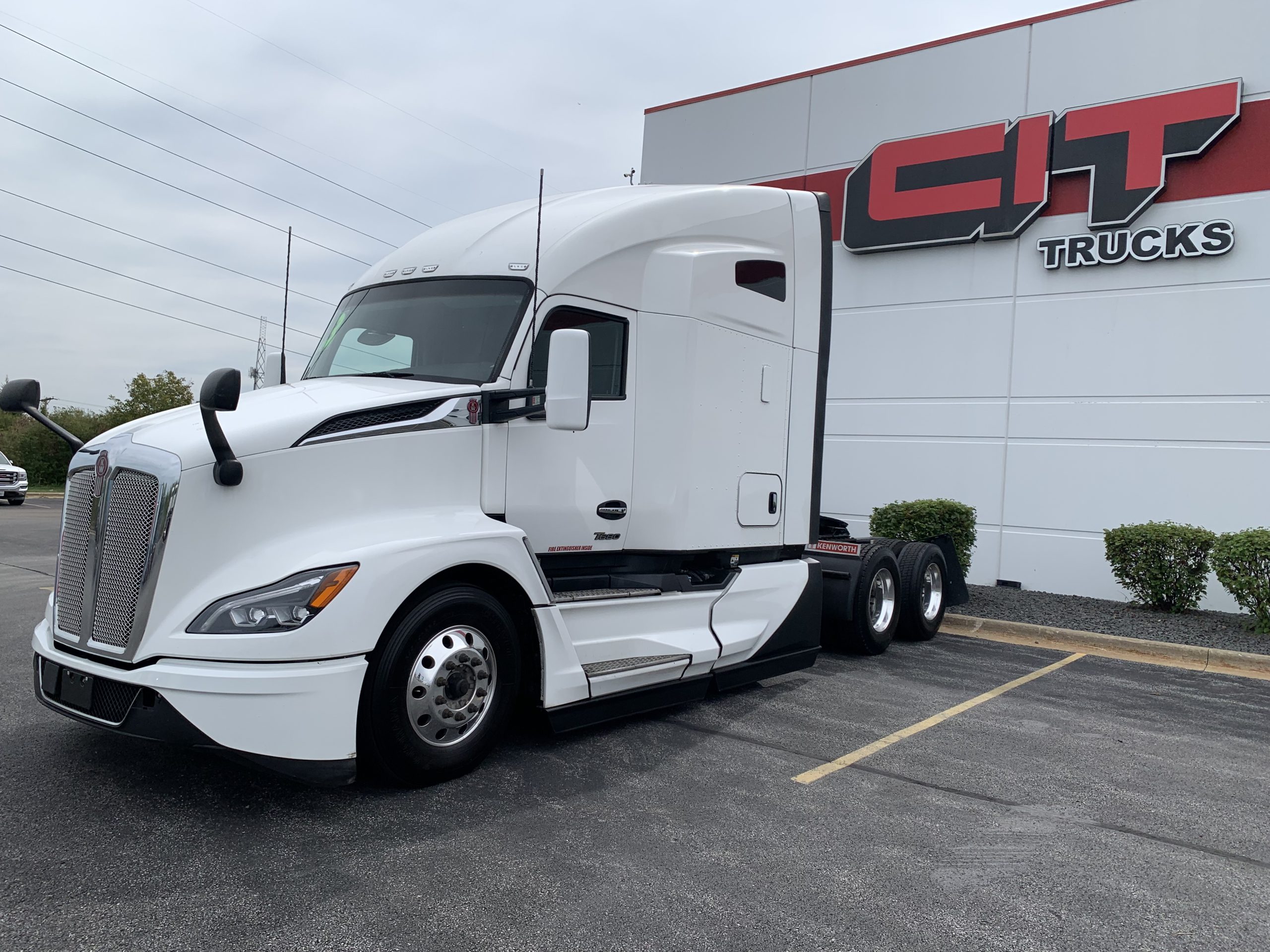 2023 KENWORTH T680 2023 KENWORTH T680 - image 1 of 6