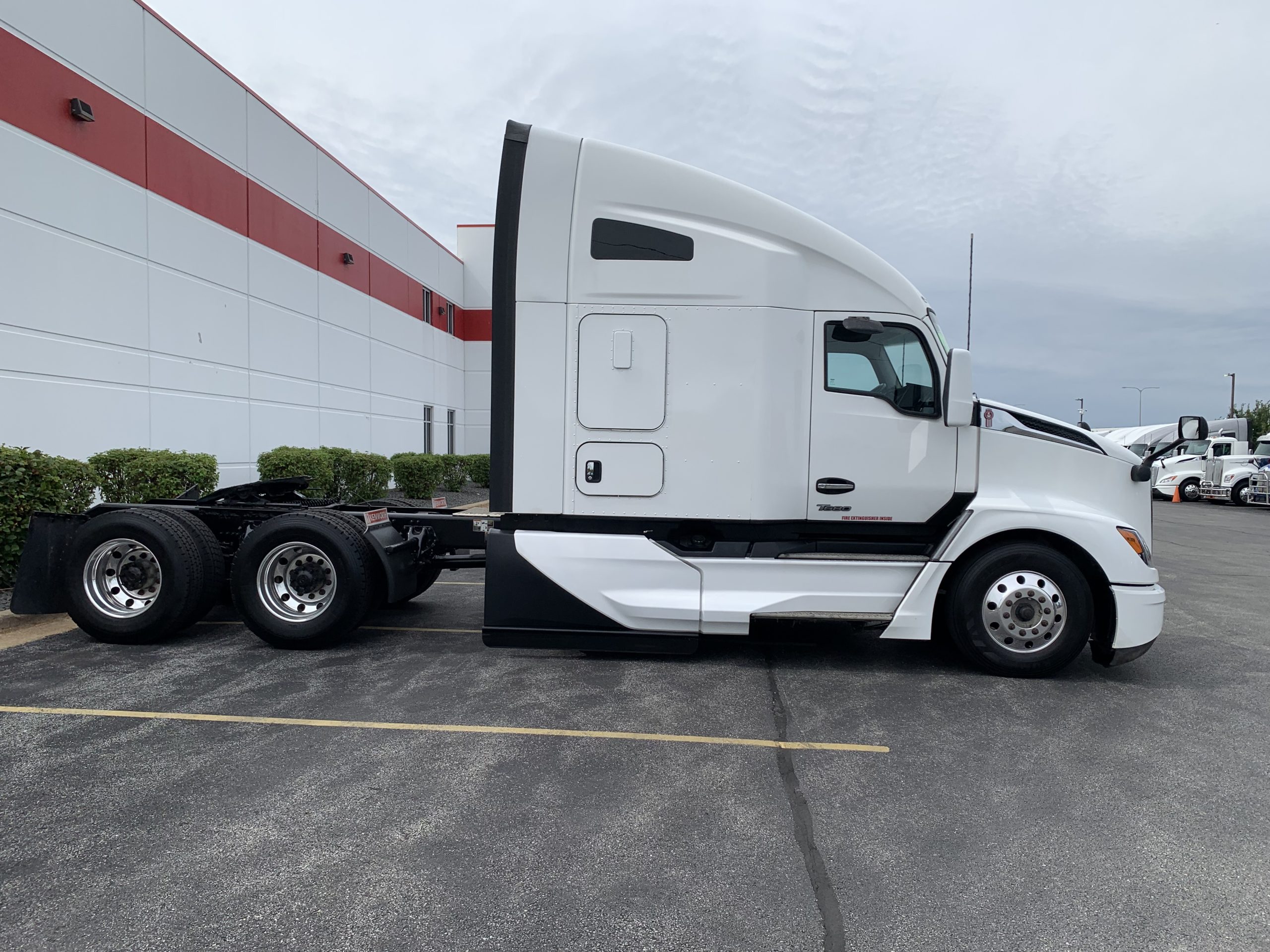 2023 KENWORTH T680 2023 KENWORTH T680 - image 4 of 6