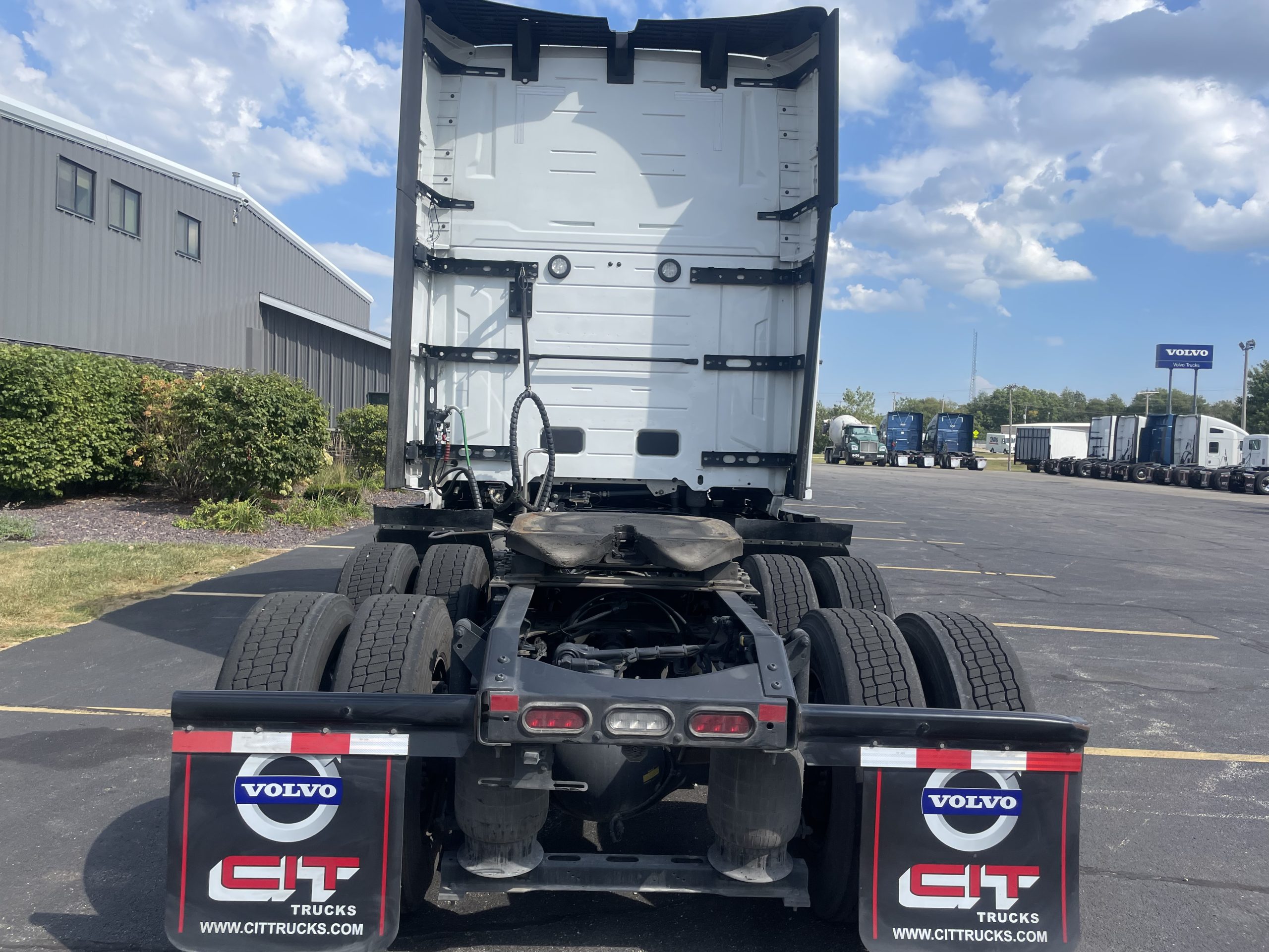 2025 VOLVO VNL660 - image 6 of 6