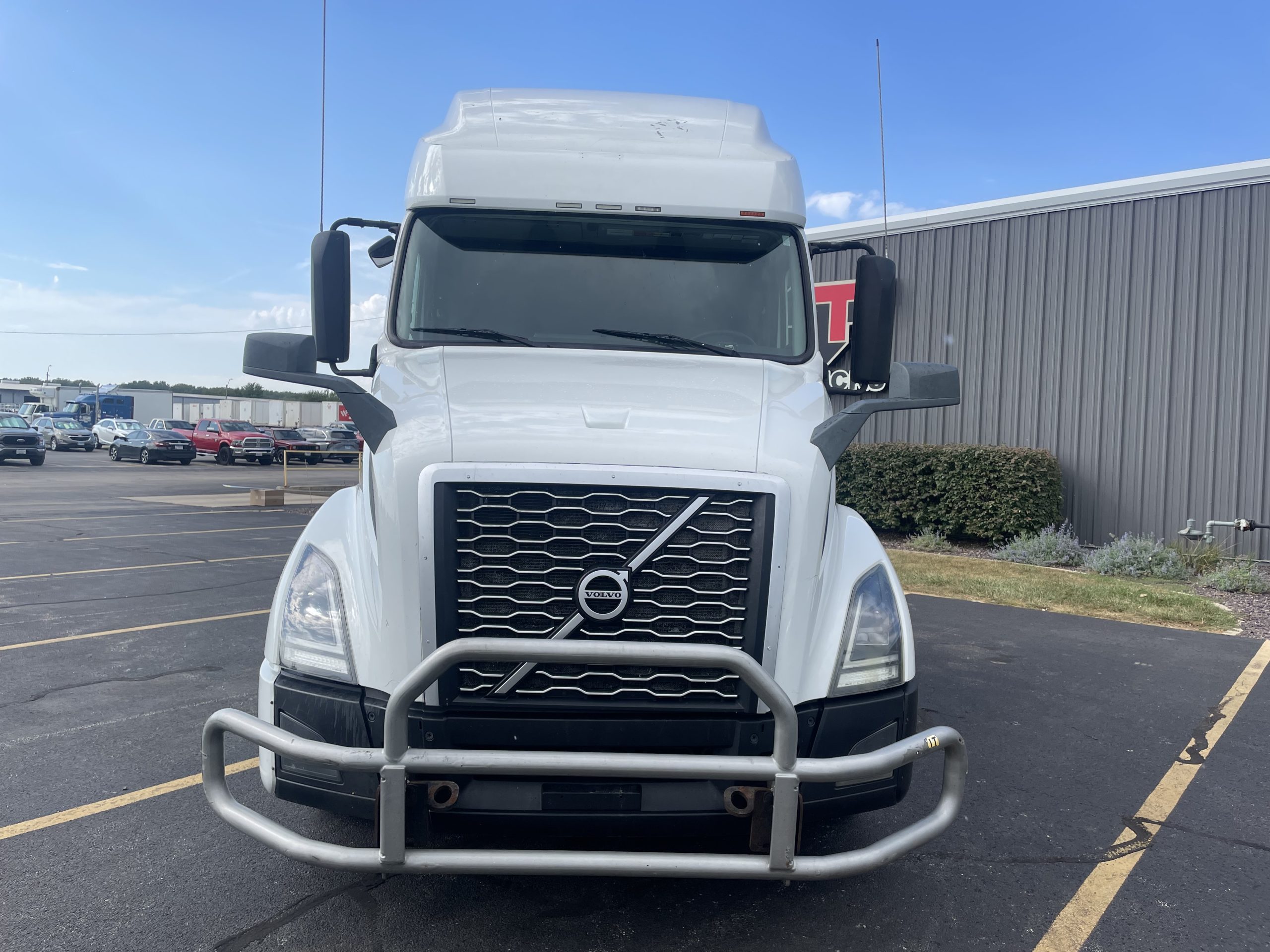 2019 VOLVO VNL760 - image 2 of 6