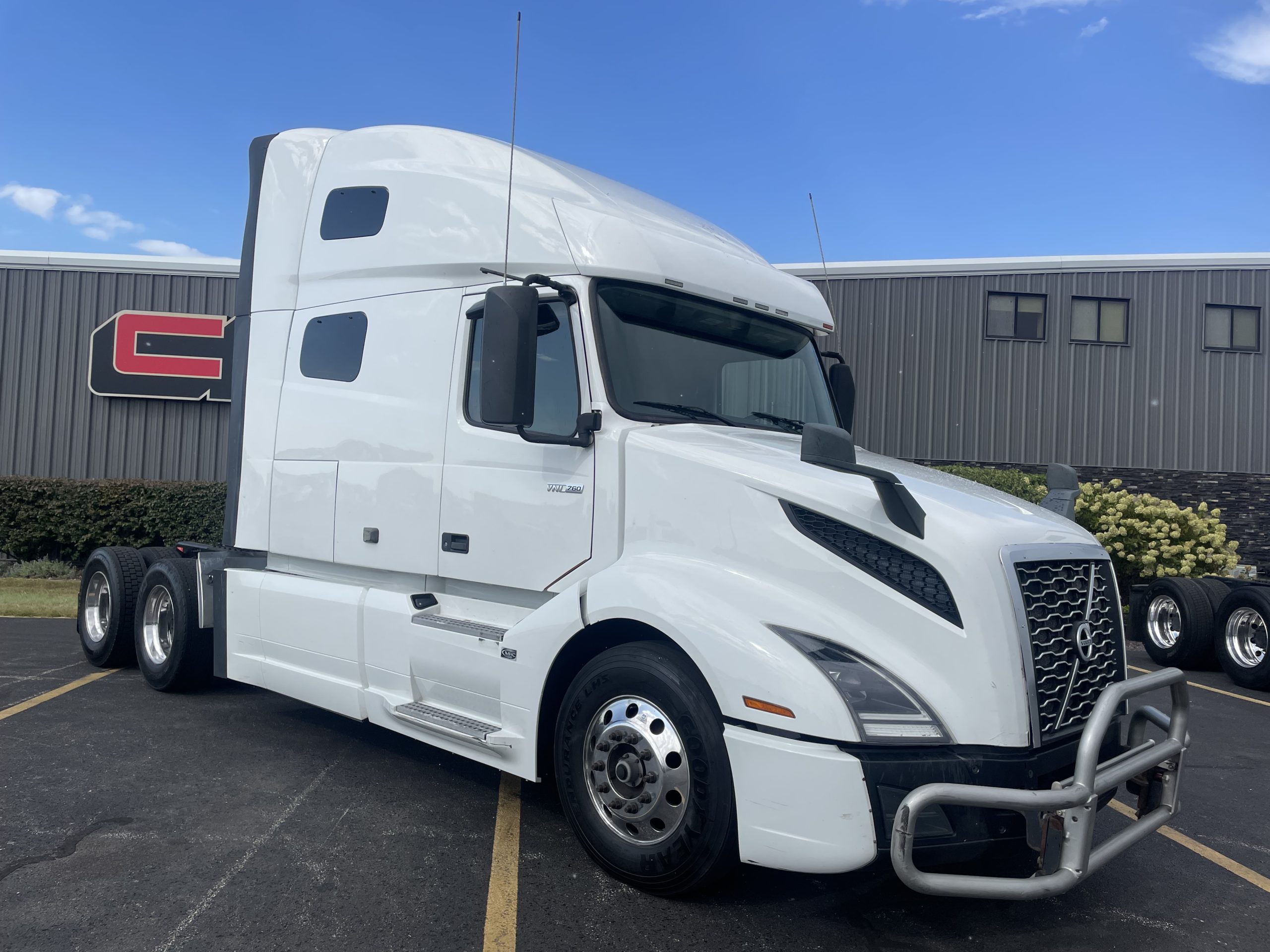 2019 VOLVO VNL760 - image 3 of 6