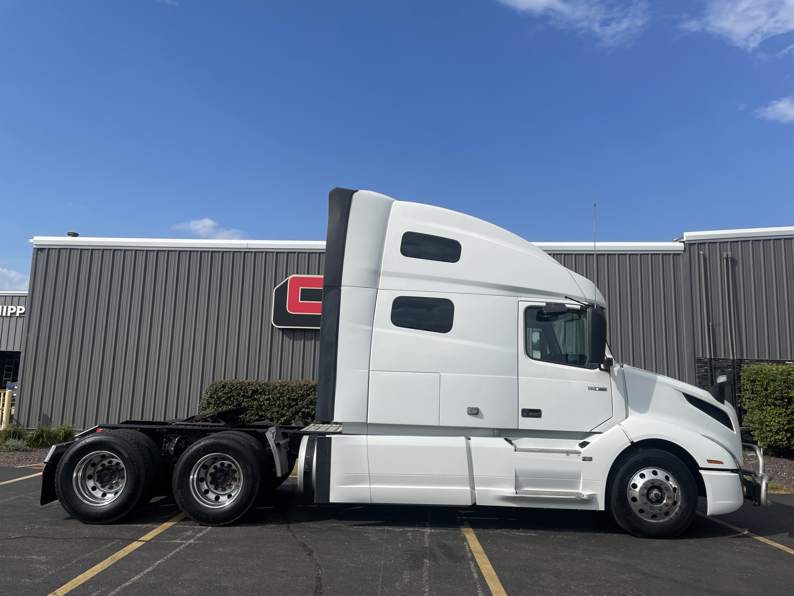2019 VOLVO VNL760 - image 4 of 6