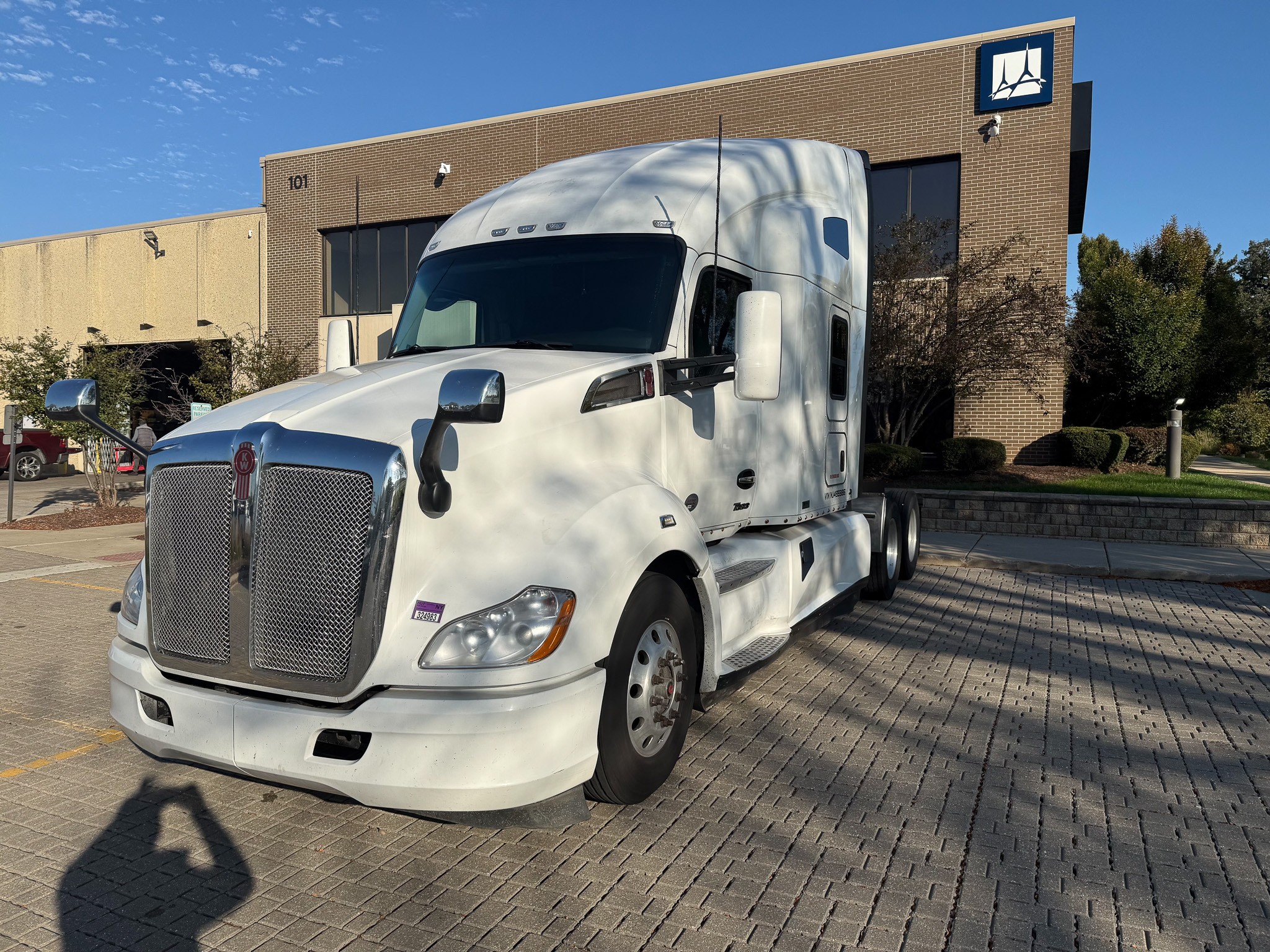 IMG_5590 2022 KENWORTH T680 - CIT Trucks